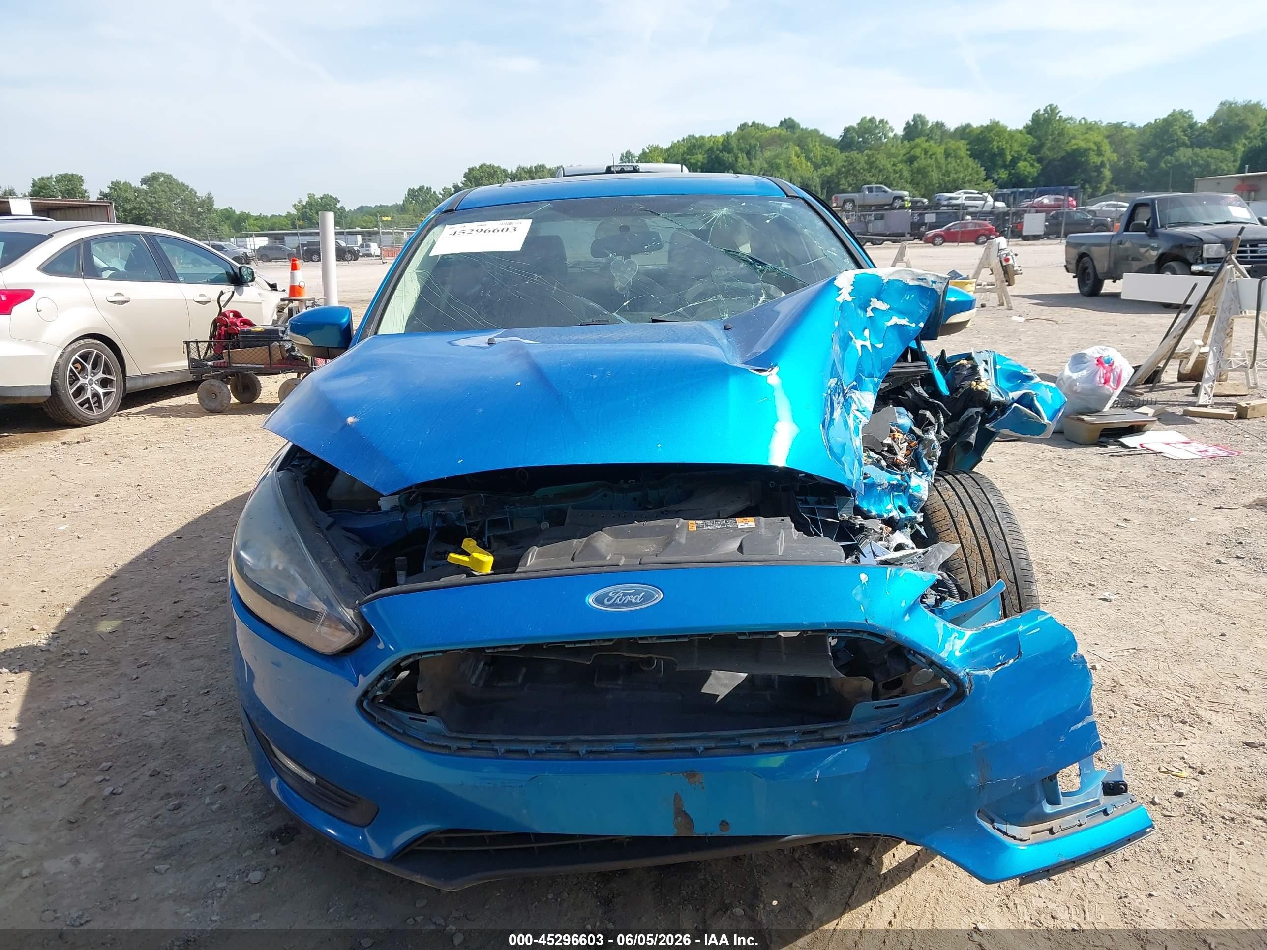 2015 Ford Focus Se Blue vin: 1FADP3K29FL214883