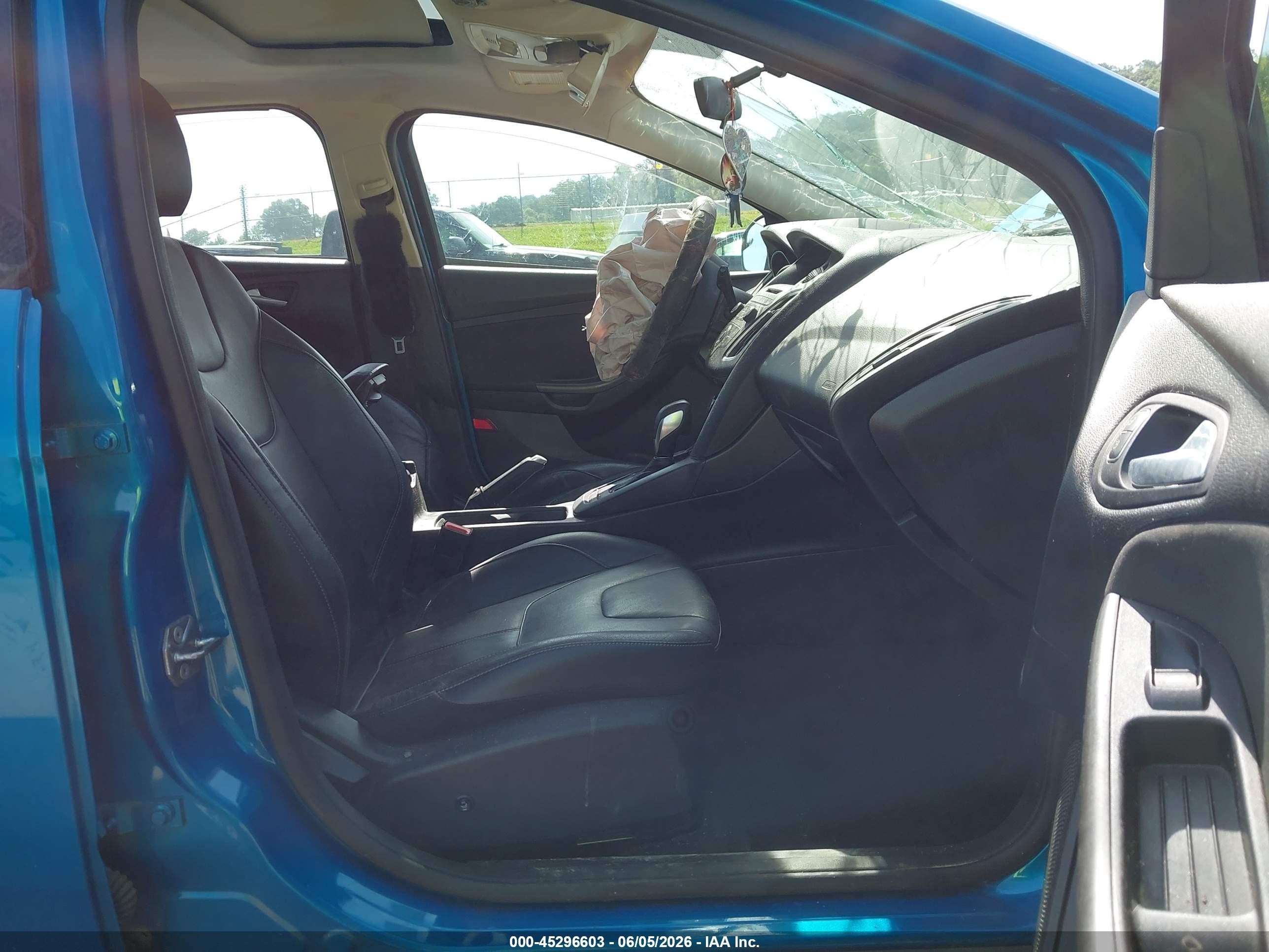 2015 Ford Focus Se Blue vin: 1FADP3K29FL214883
