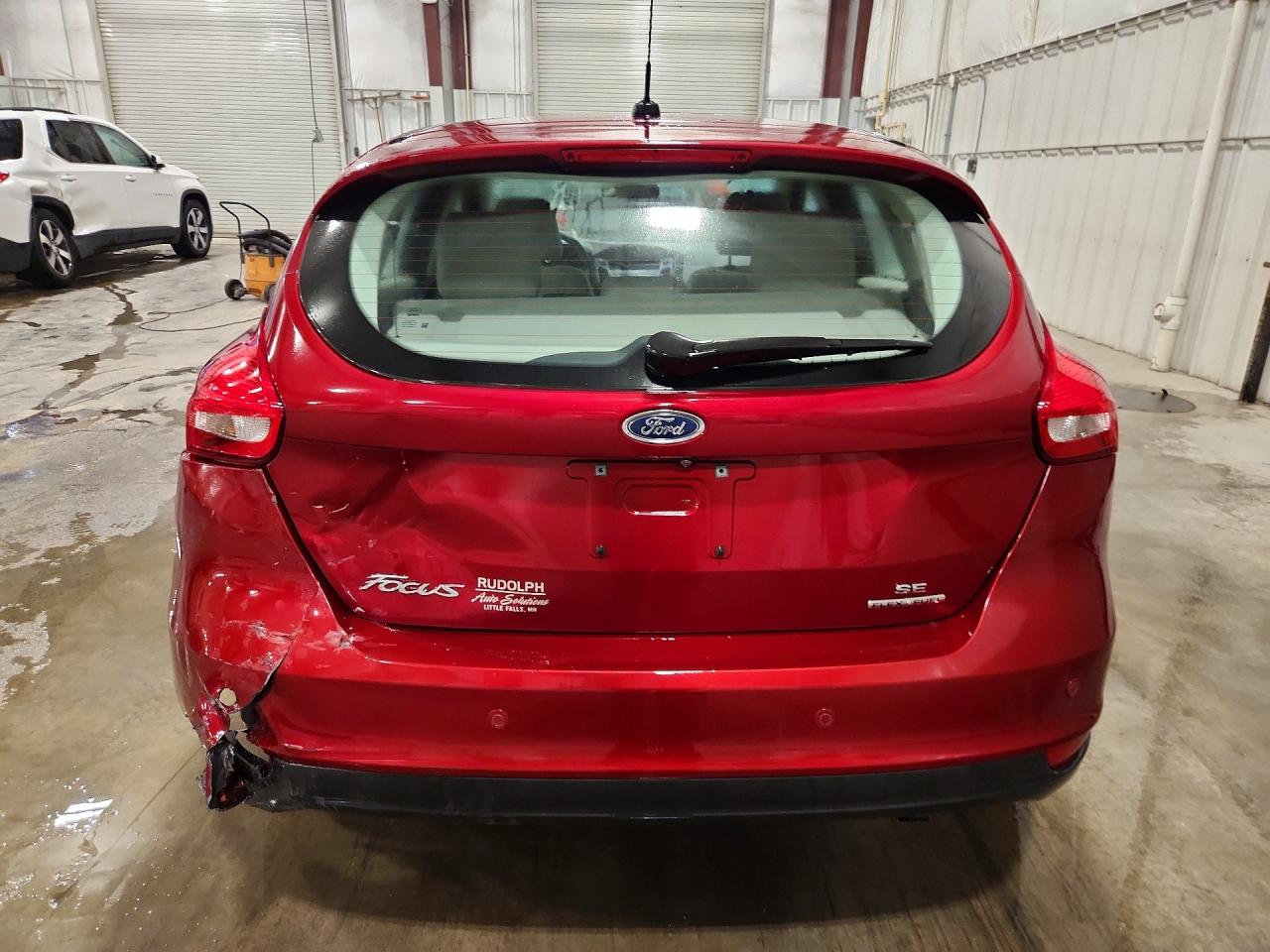 2015 Ford Focus Se Maroon vin: 1FADP3K29FL232882