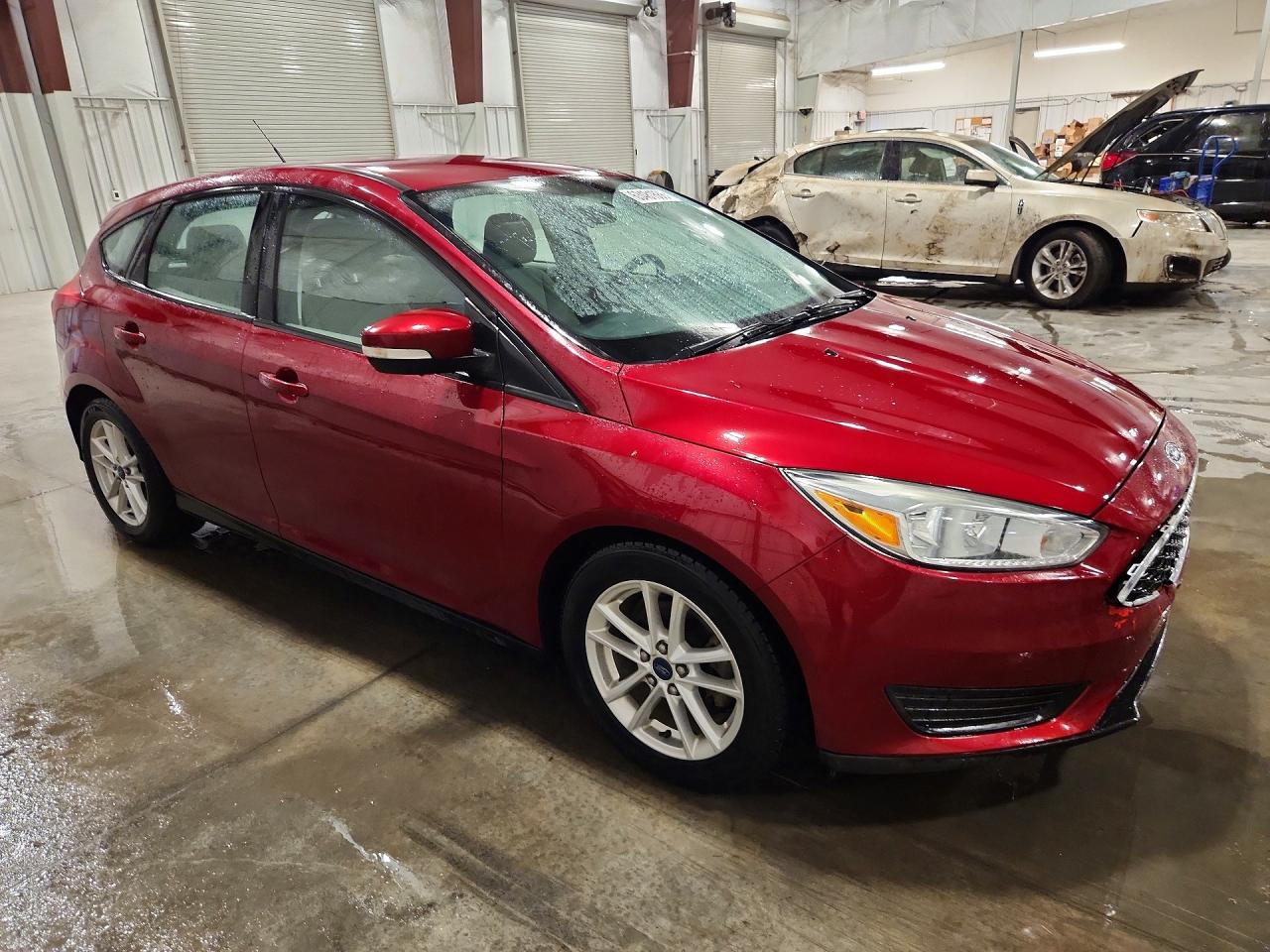 2015 Ford Focus Se Maroon vin: 1FADP3K29FL232882