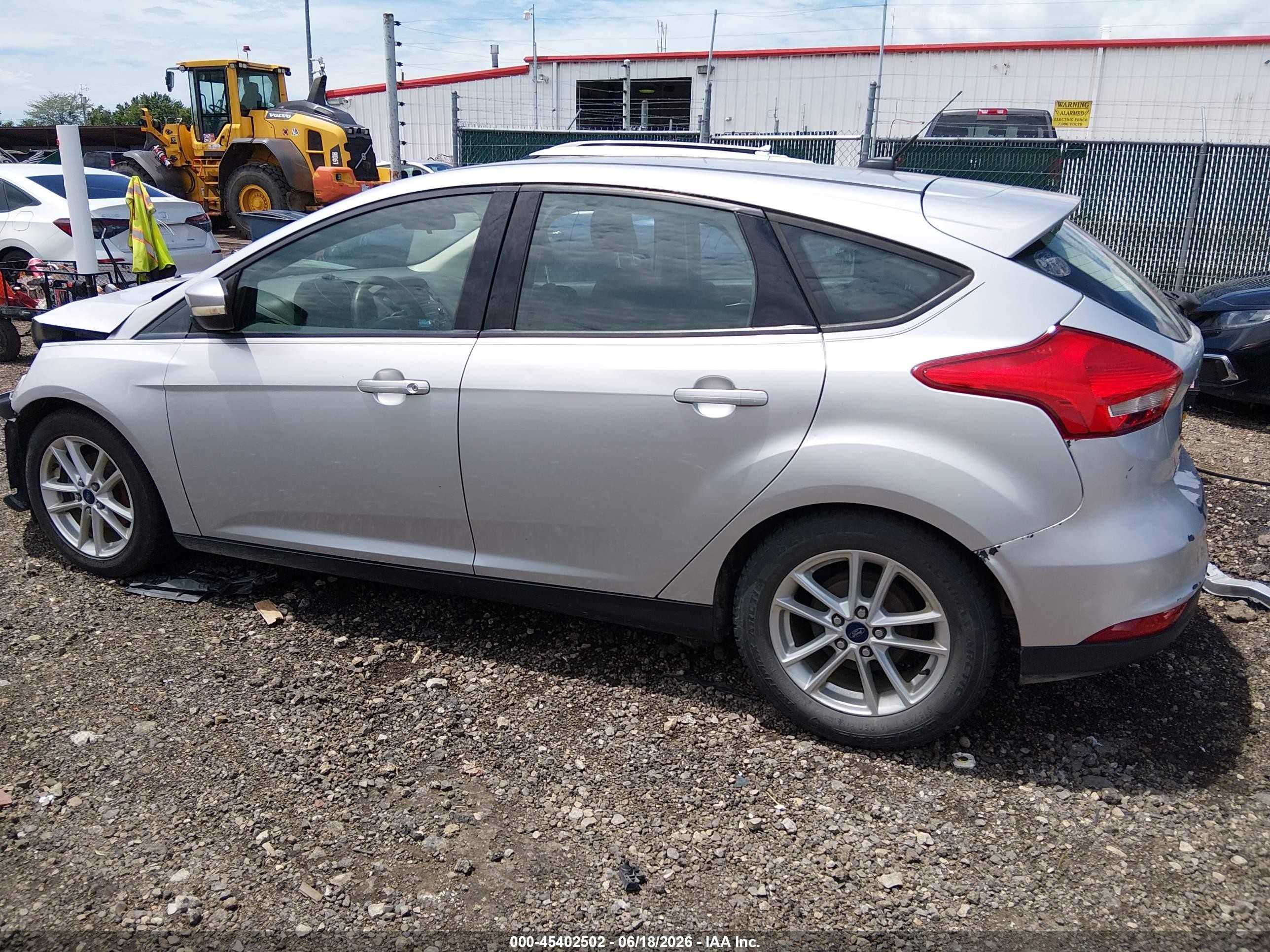 2015 Ford Focus Se Silver vin: 1FADP3K29FL234194