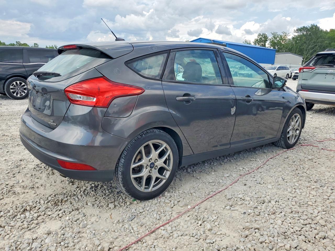 2015 Ford Focus Se Gray vin: 1FADP3K29FL250542