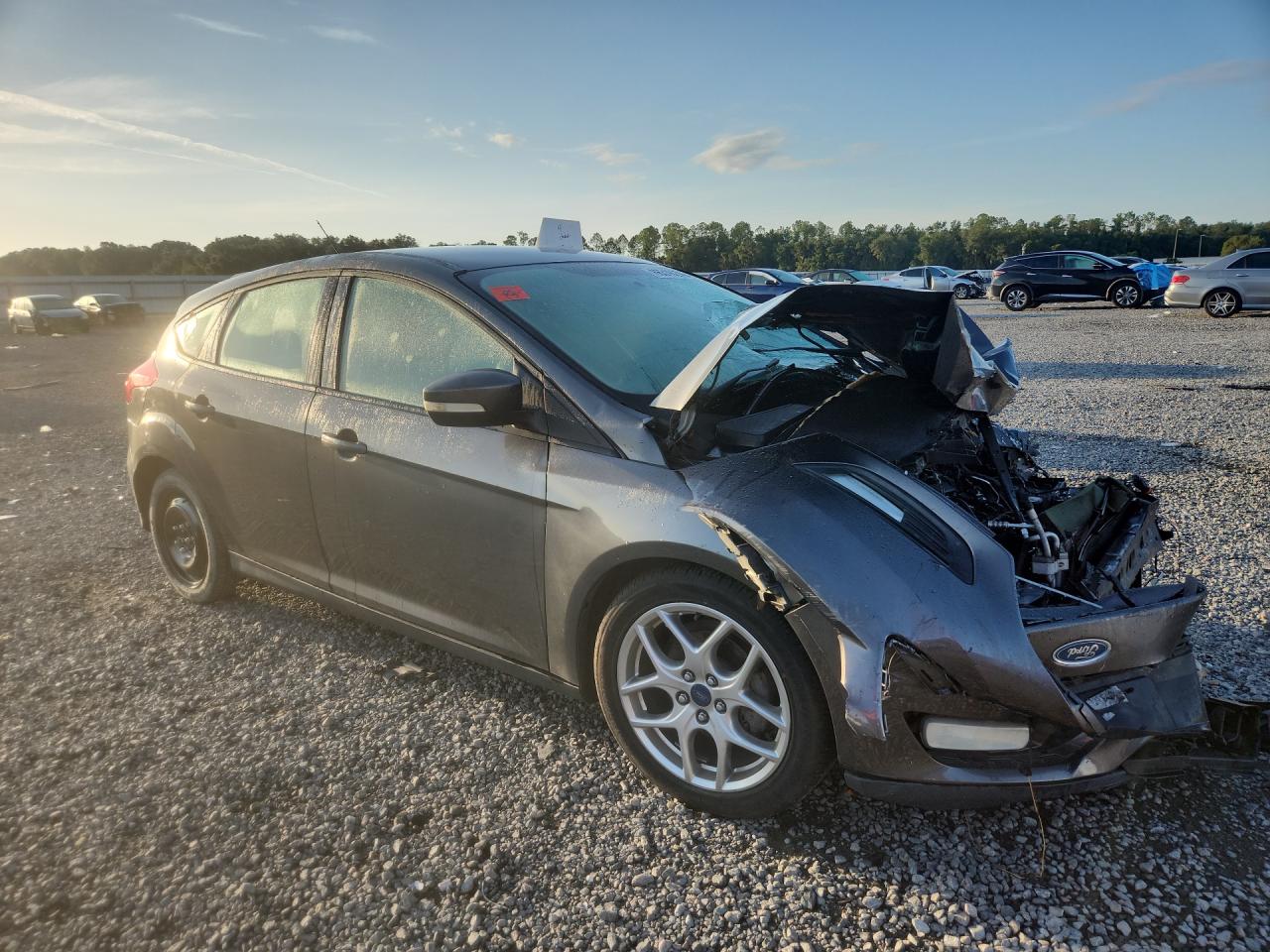 2015 Ford Focus Se Gray vin: 1FADP3K29FL267728