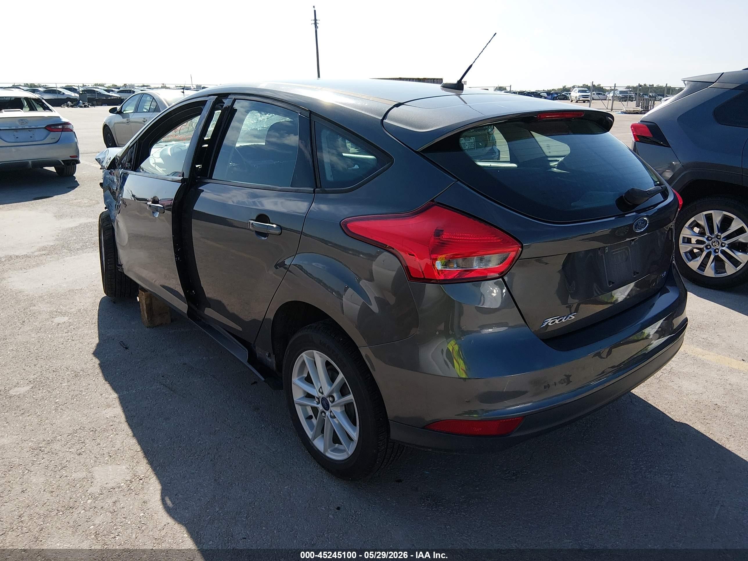 2015 Ford Focus Se Gray vin: 1FADP3K29FL318158