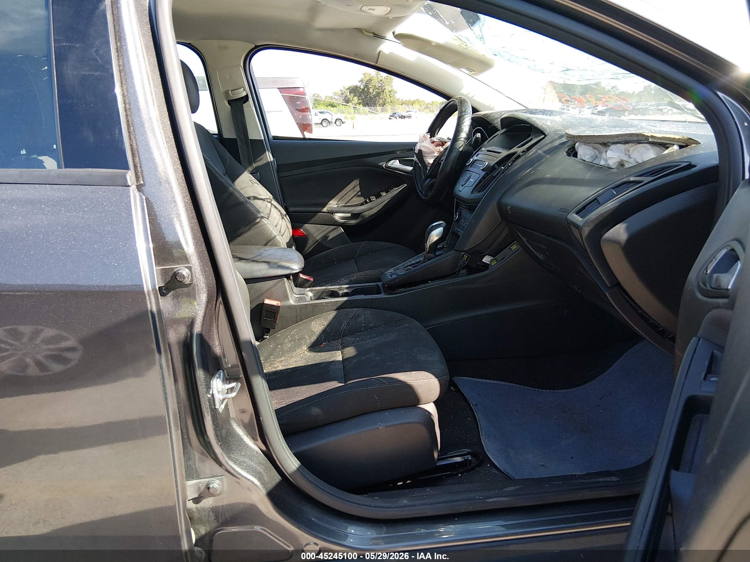 2015 Ford Focus Se Gray vin: 1FADP3K29FL318158