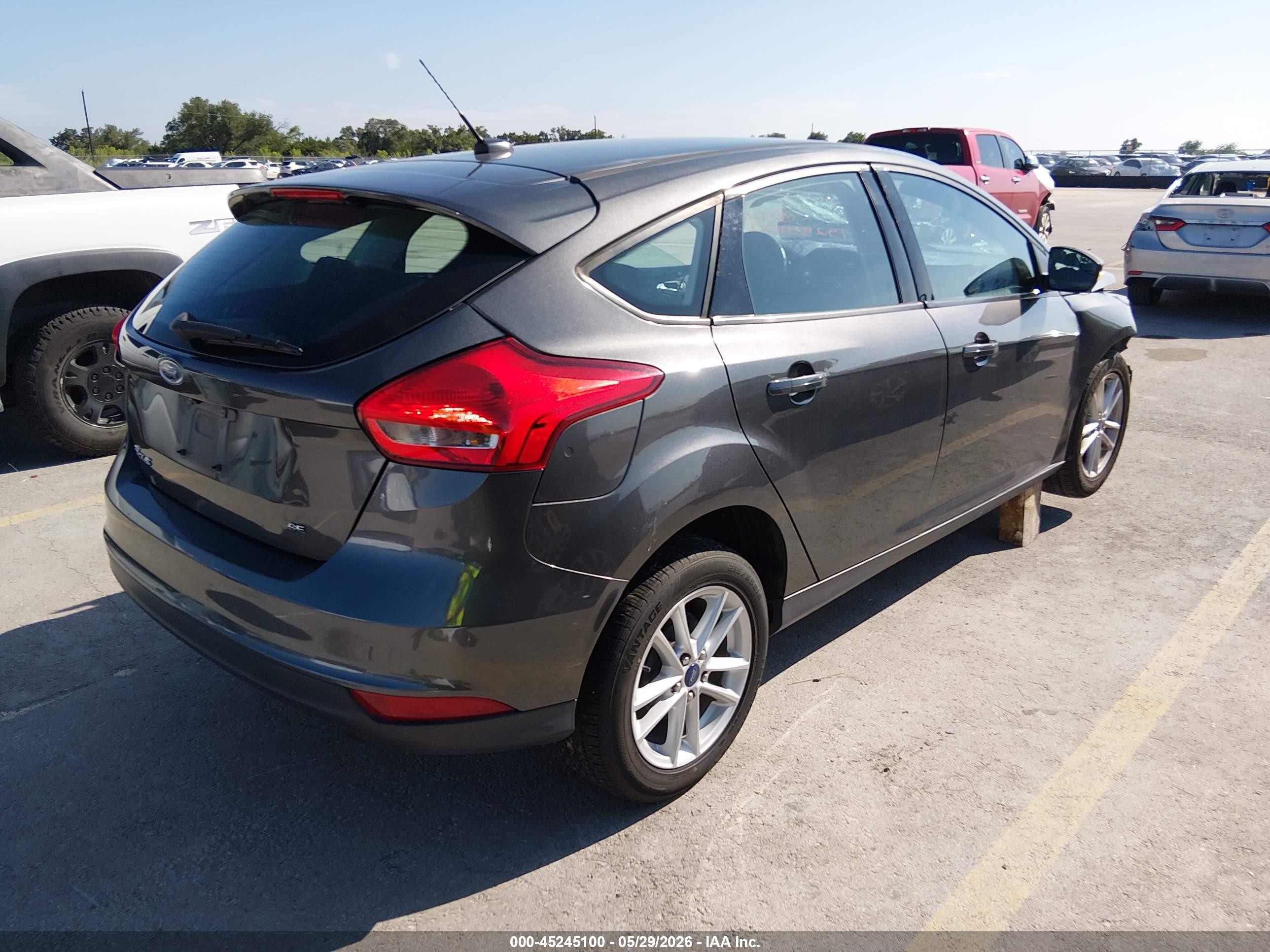 2015 Ford Focus Se Gray vin: 1FADP3K29FL318158