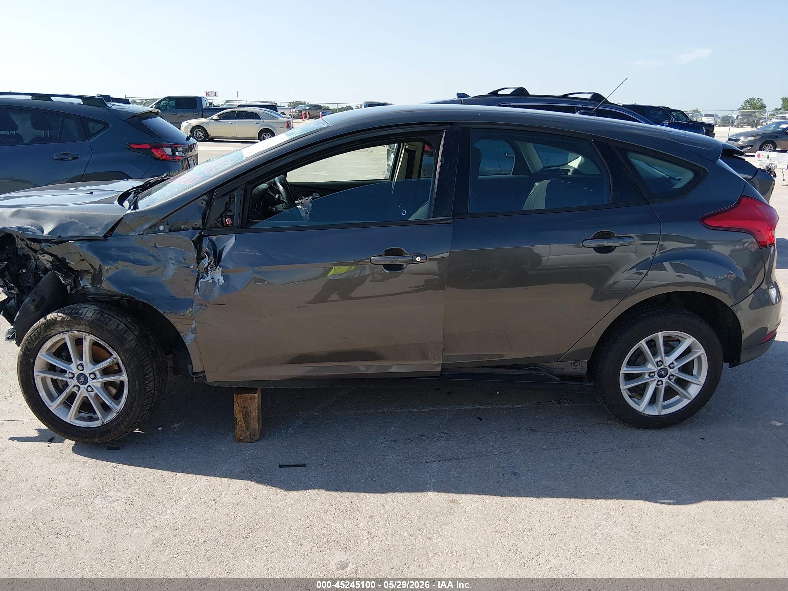 2015 Ford Focus Se Gray vin: 1FADP3K29FL318158