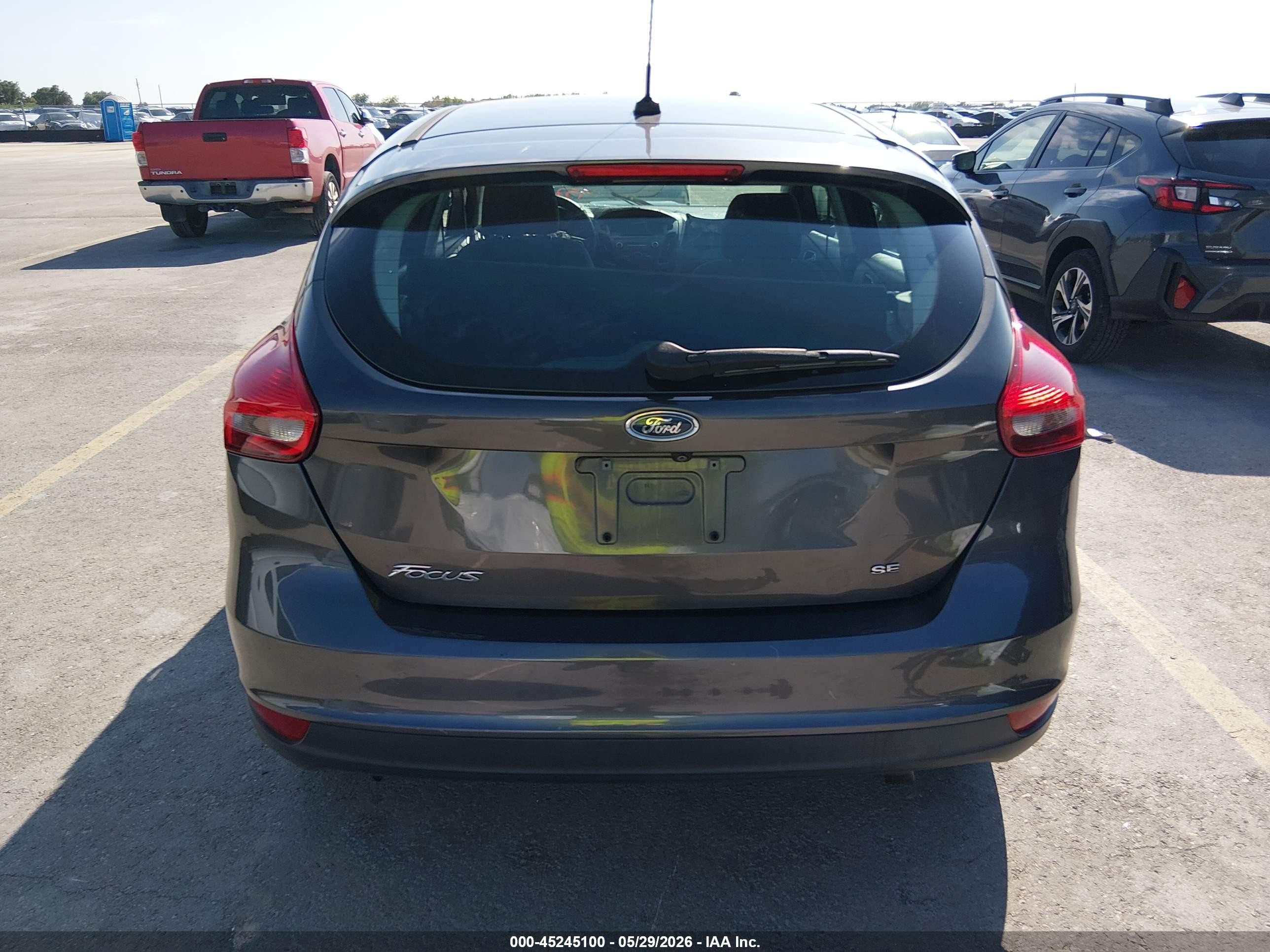 2015 Ford Focus Se Gray vin: 1FADP3K29FL318158
