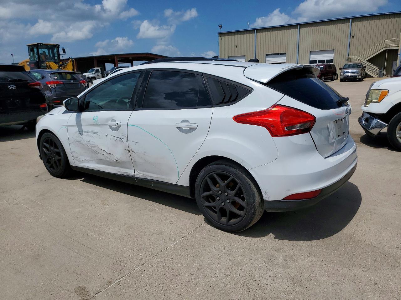 2015 Ford Focus Se White vin: 1FADP3K29FL323635