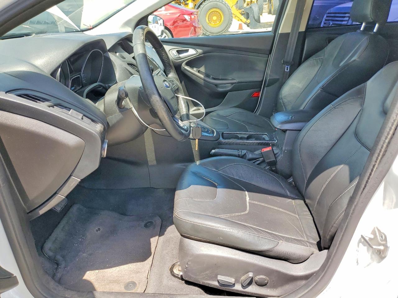 2015 Ford Focus Se White vin: 1FADP3K29FL323635
