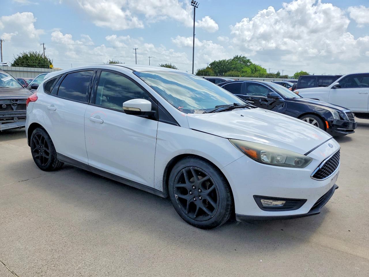 2015 Ford Focus Se White vin: 1FADP3K29FL323635