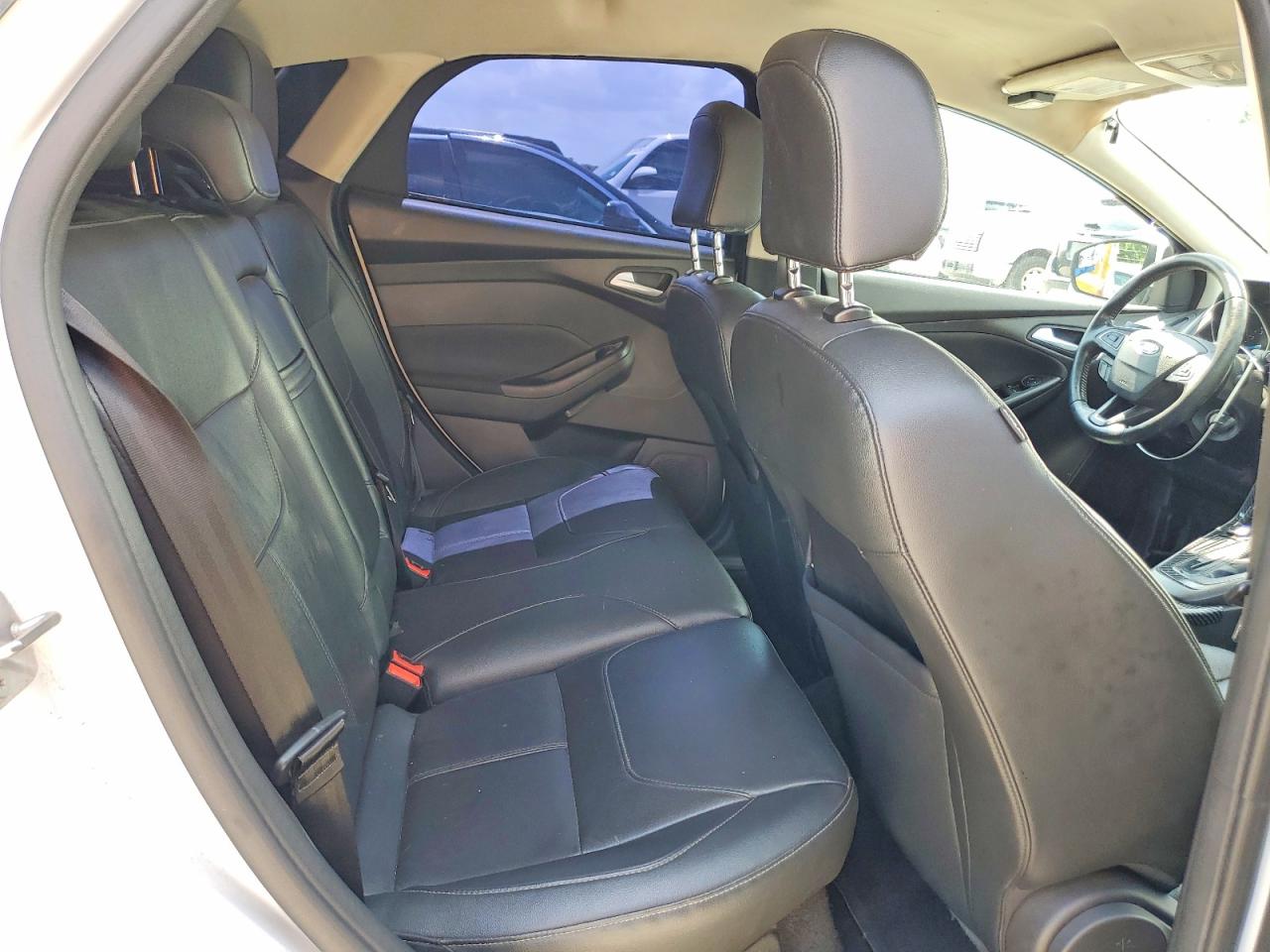 2015 Ford Focus Se White vin: 1FADP3K29FL323635