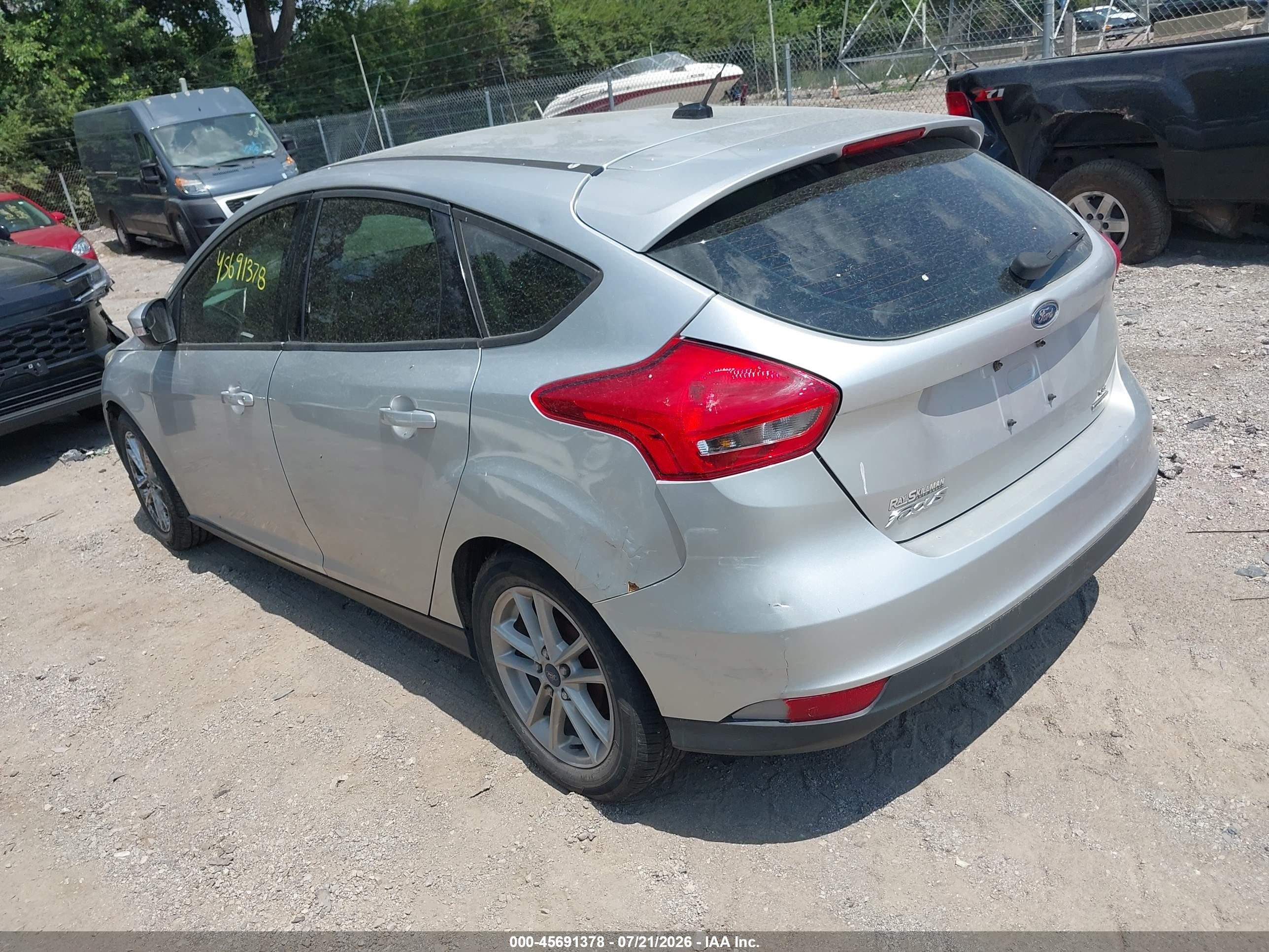 2015 Ford Focus Se Silver vin: 1FADP3K29FL328561