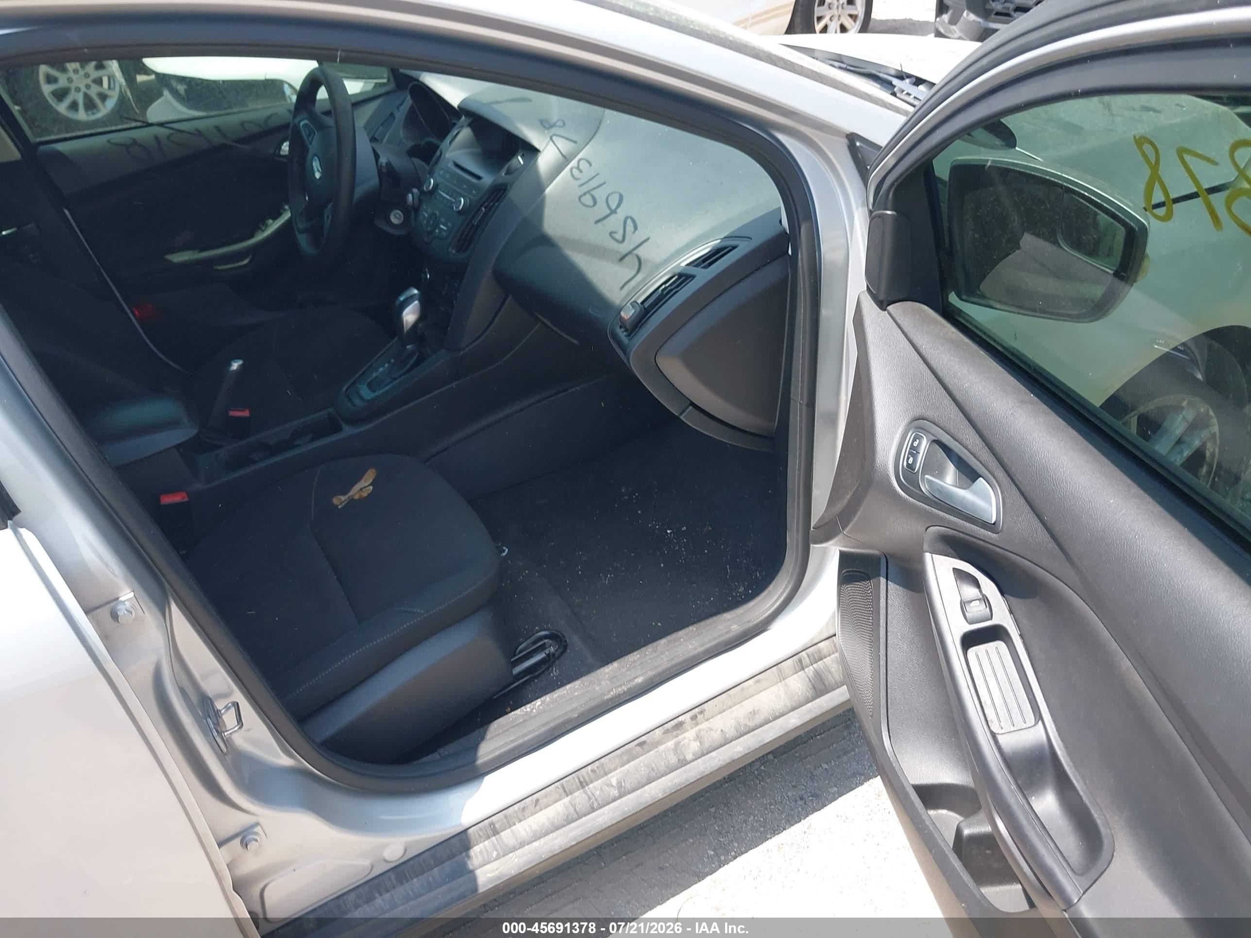 2015 Ford Focus Se Silver vin: 1FADP3K29FL328561