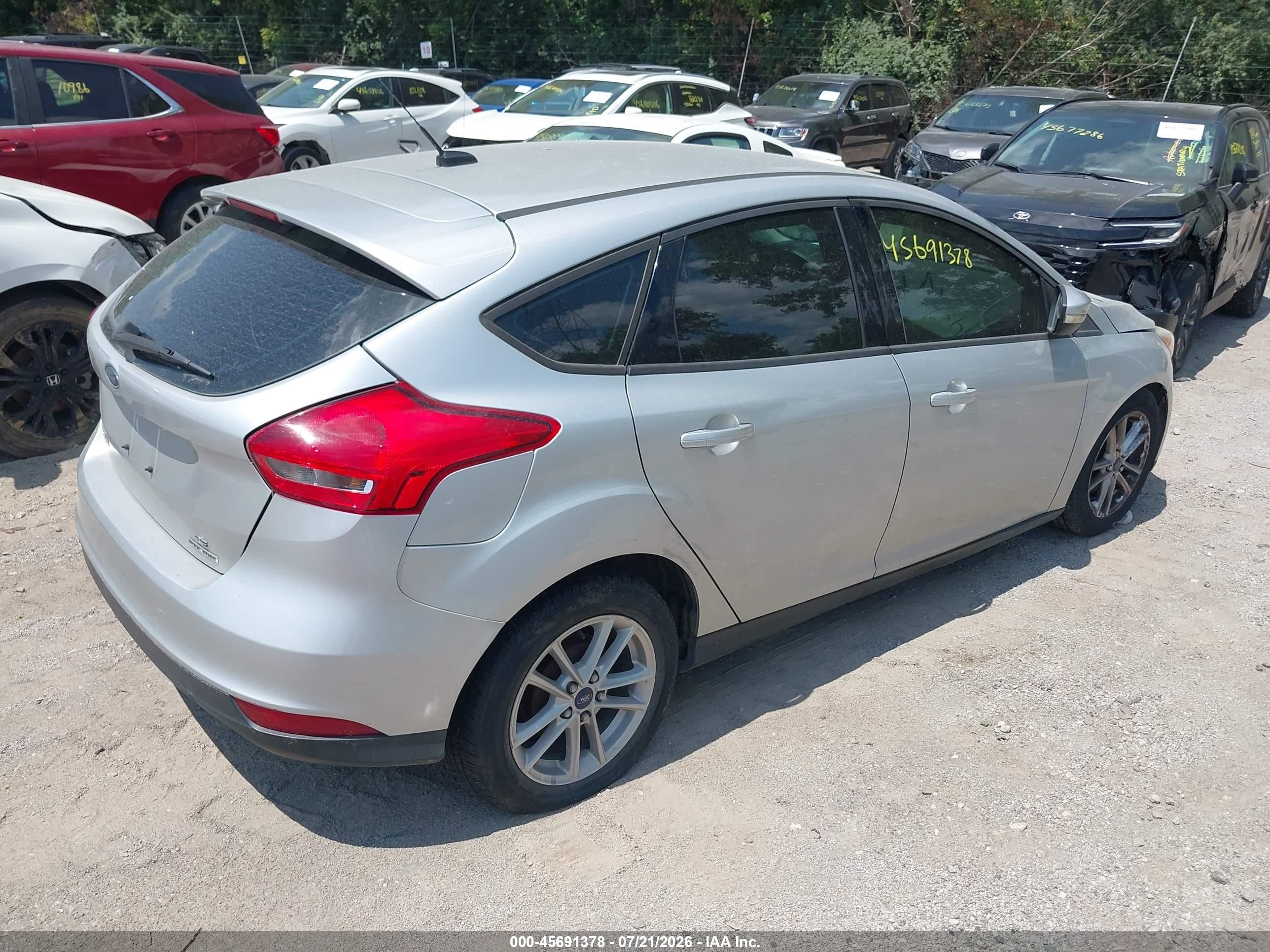 2015 Ford Focus Se Silver vin: 1FADP3K29FL328561