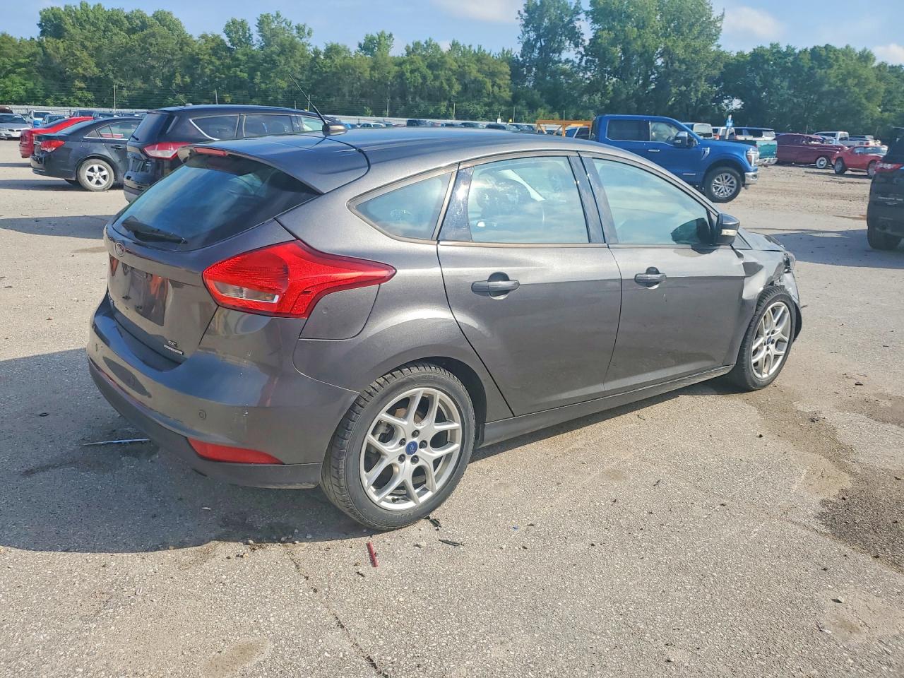 2015 Ford Focus Se Gray vin: 1FADP3K29FL373337