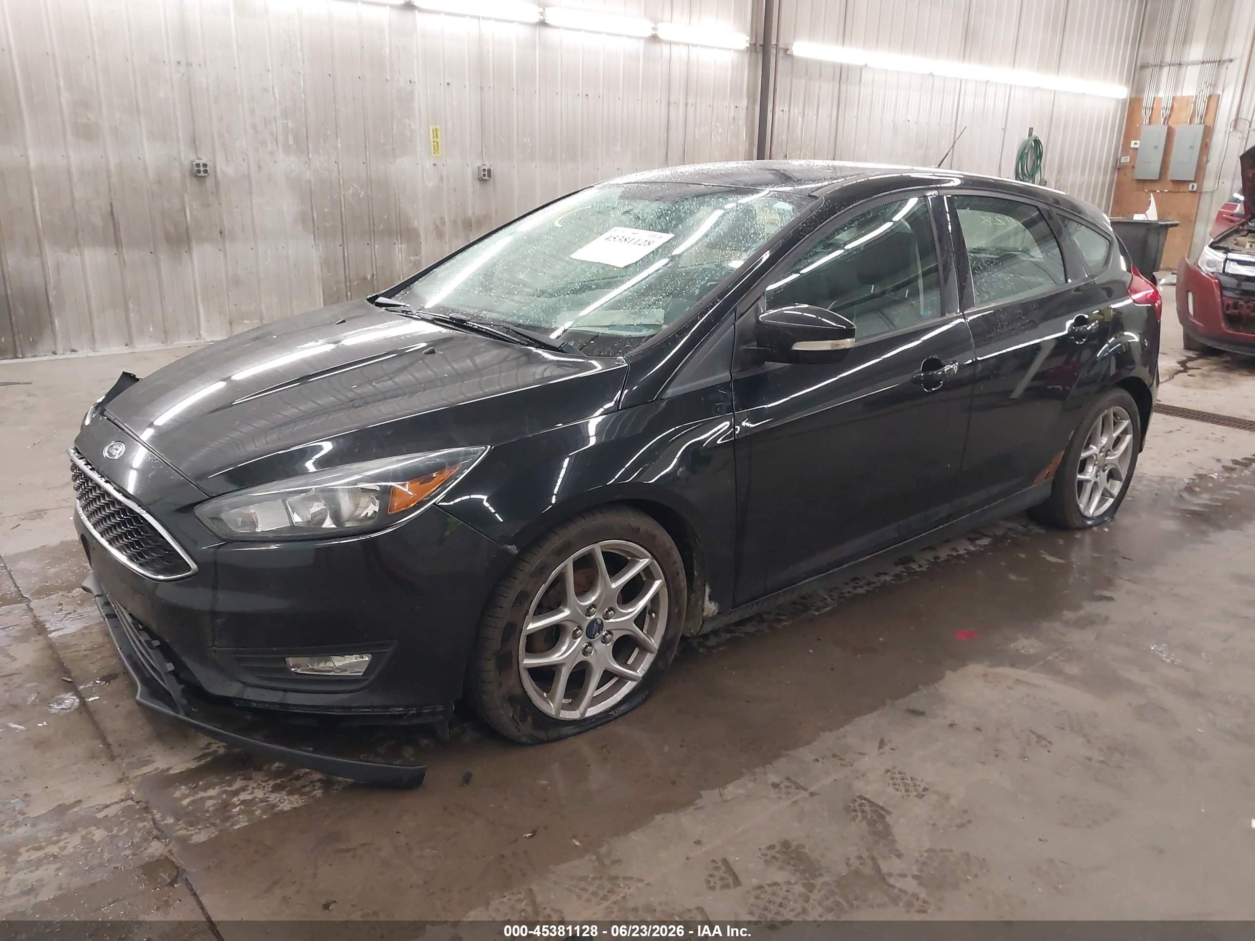 2015 Ford Focus Se Dark Blue vin: 1FADP3K29FL375122
