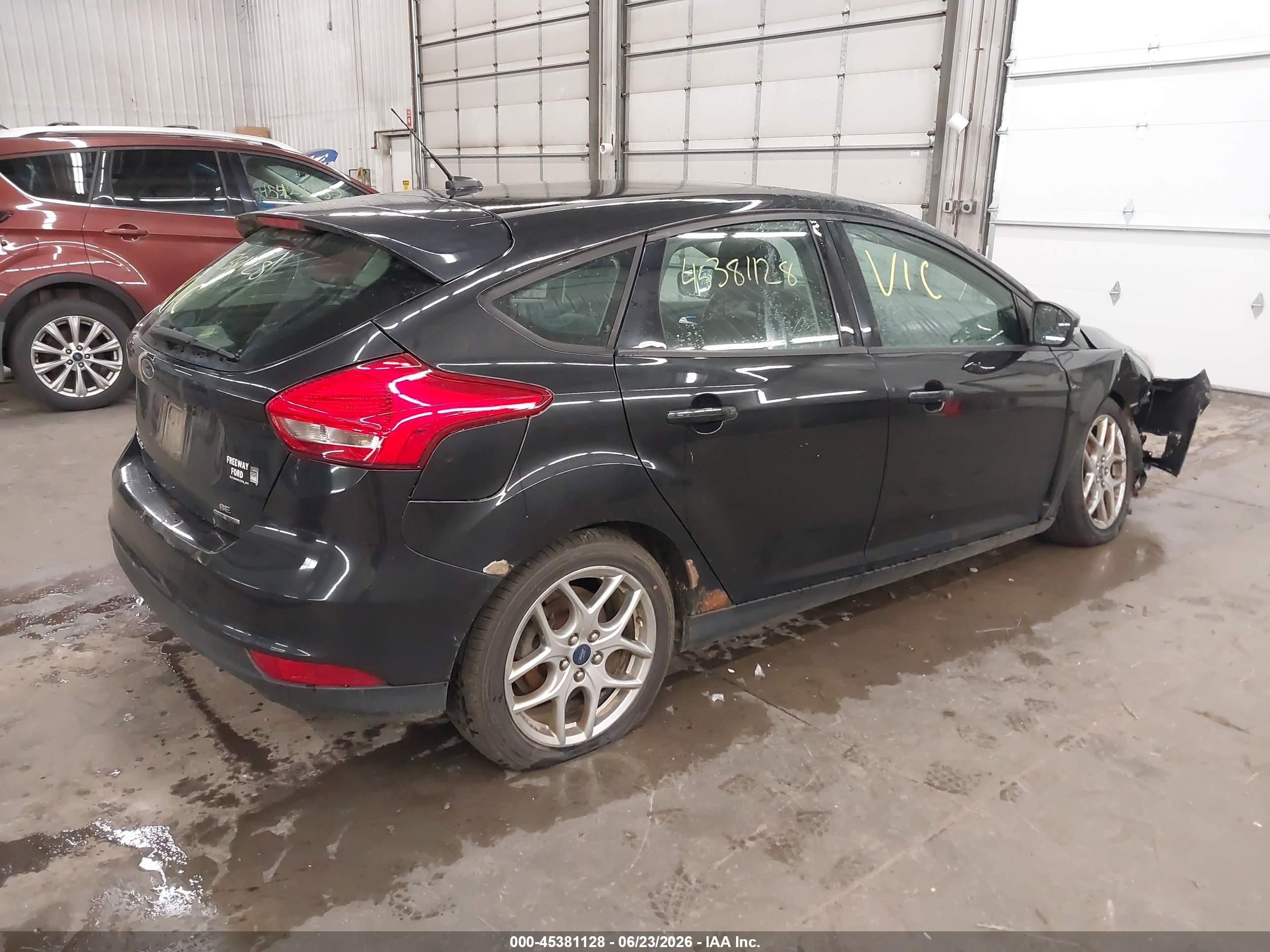 2015 Ford Focus Se Dark Blue vin: 1FADP3K29FL375122