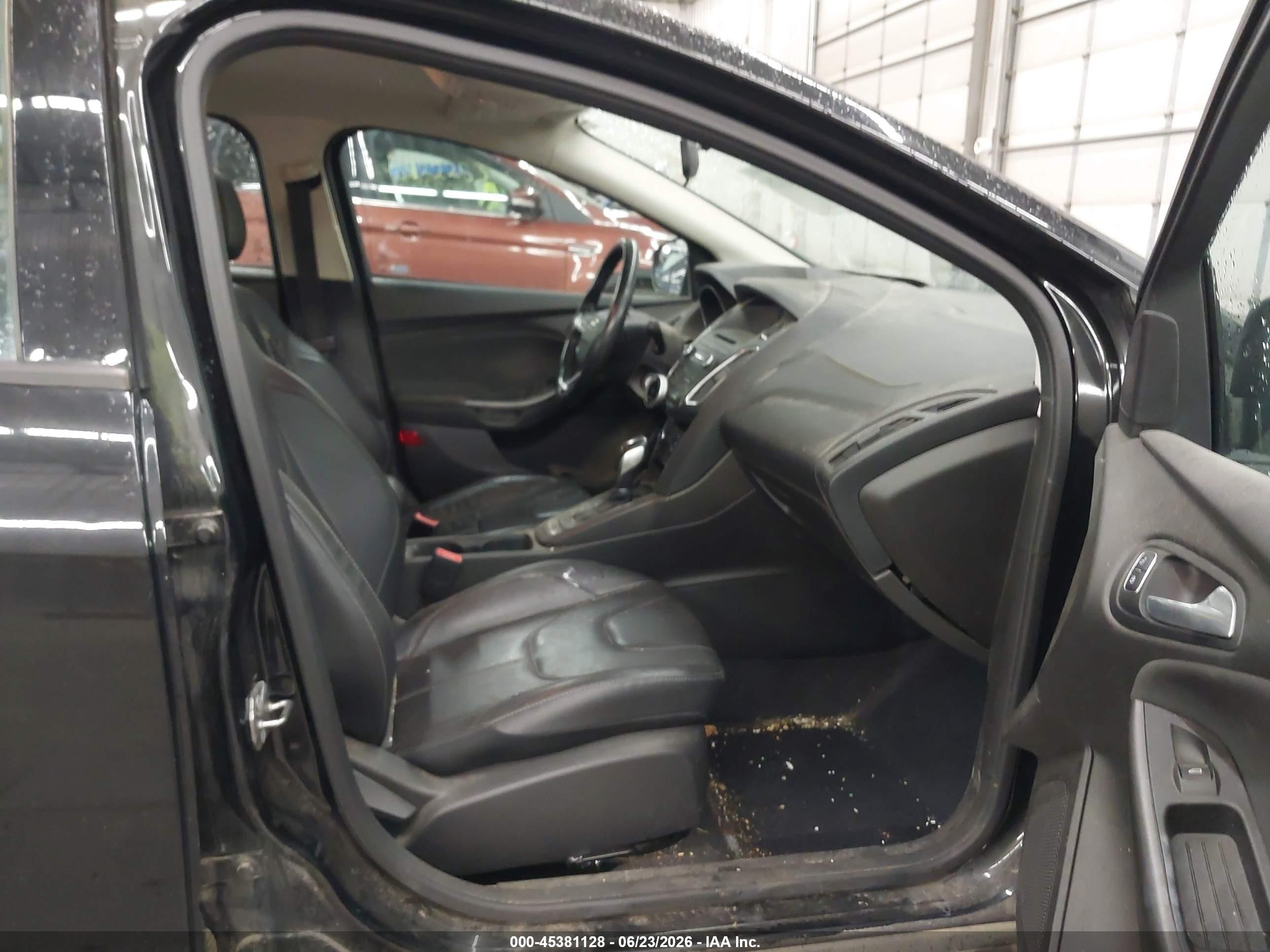 2015 Ford Focus Se Dark Blue vin: 1FADP3K29FL375122