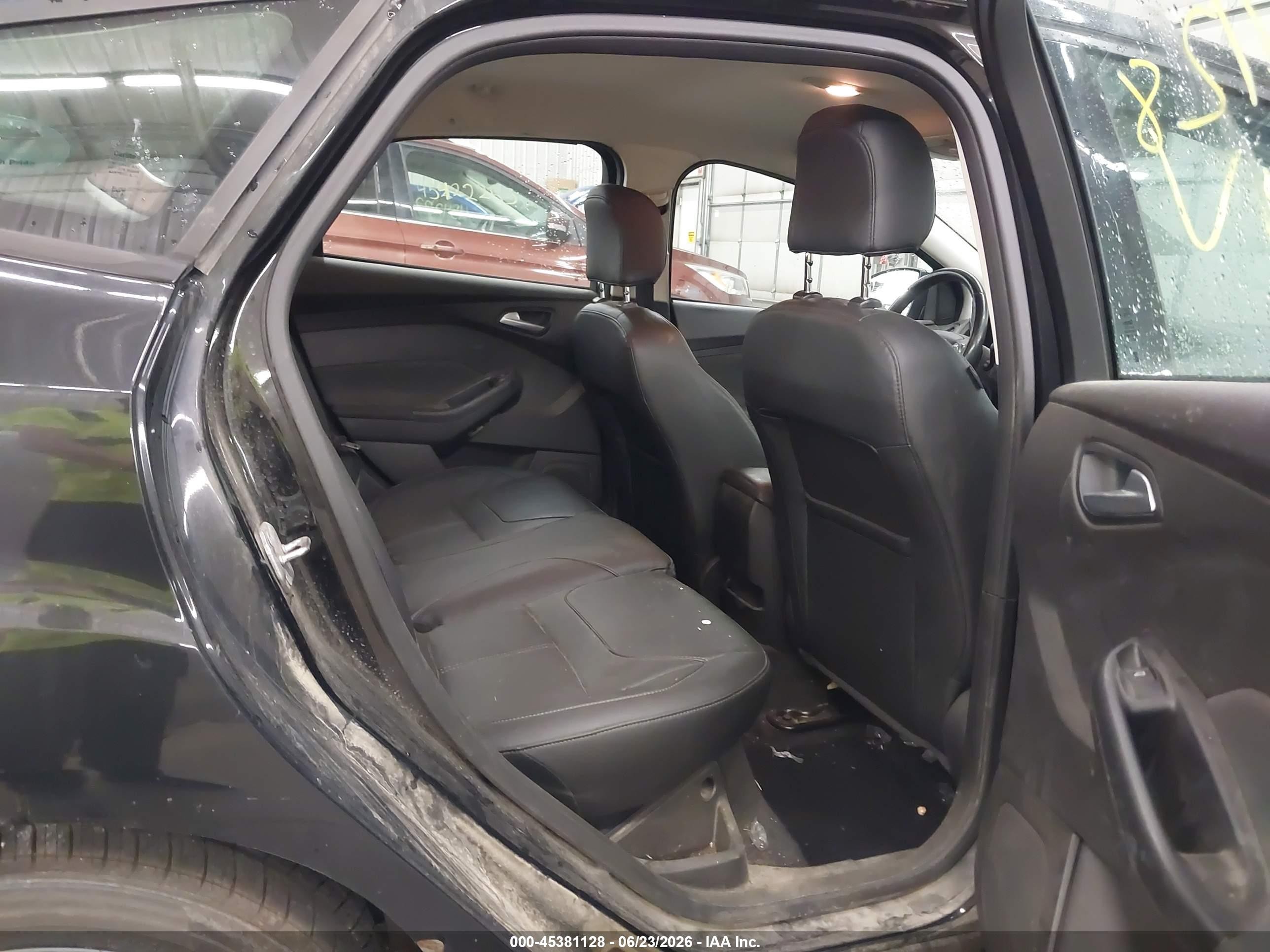 2015 Ford Focus Se Dark Blue vin: 1FADP3K29FL375122