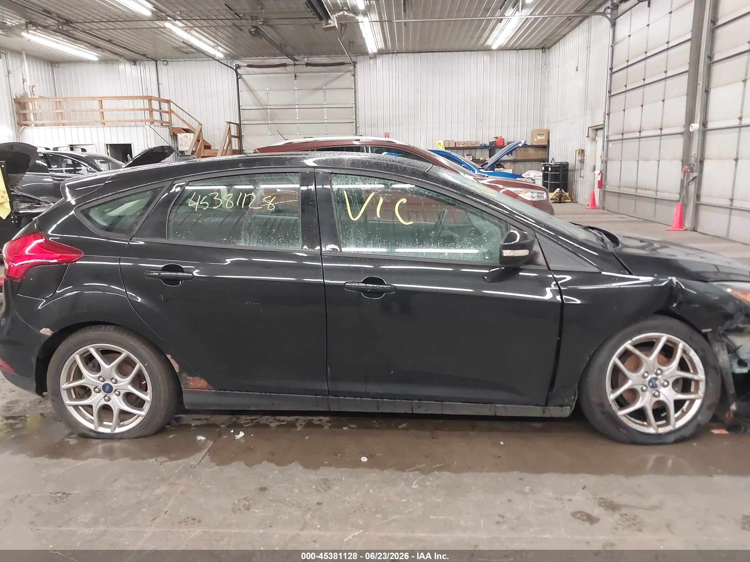 2015 Ford Focus Se Dark Blue vin: 1FADP3K29FL375122