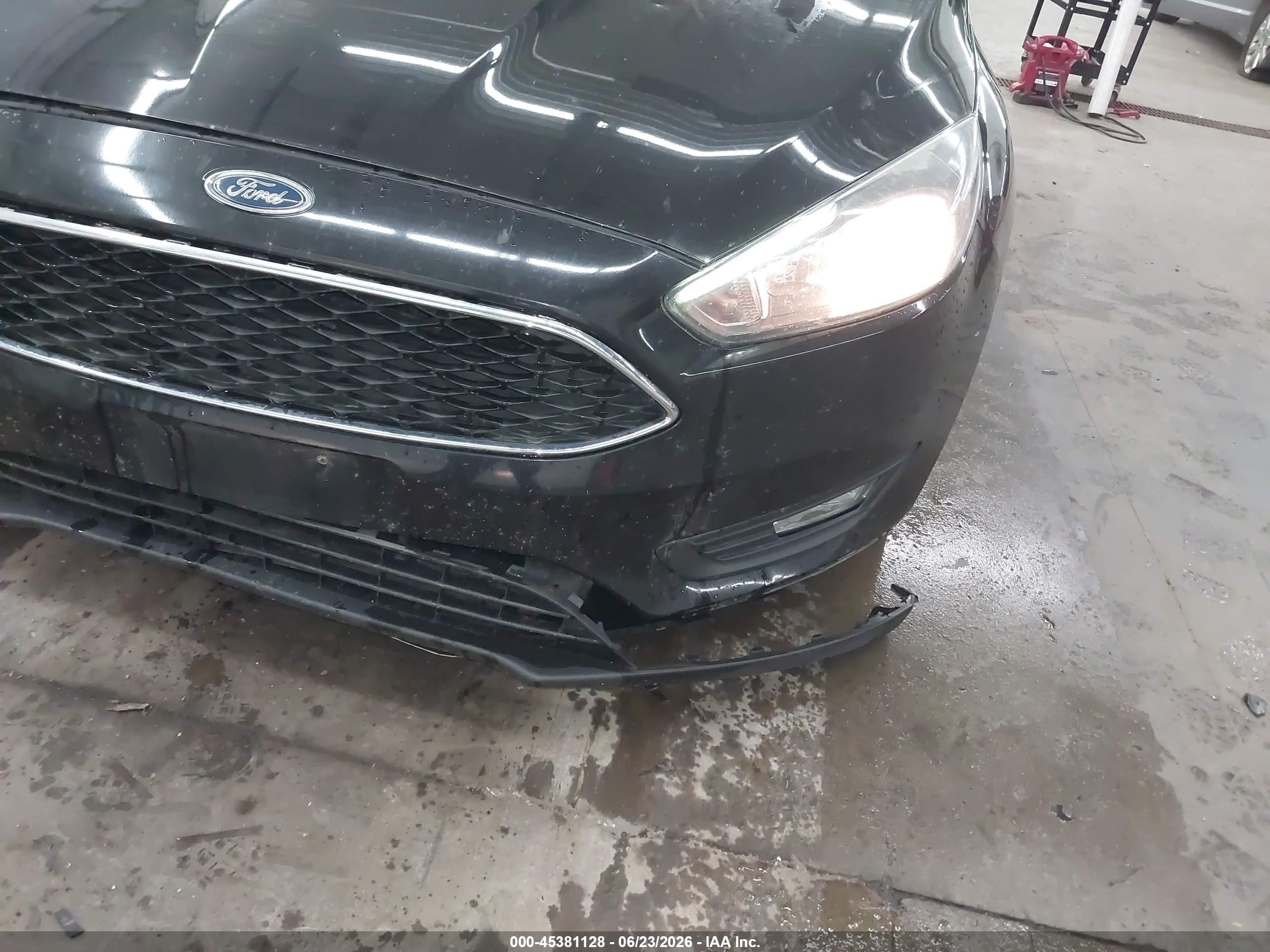 2015 Ford Focus Se Dark Blue vin: 1FADP3K29FL375122