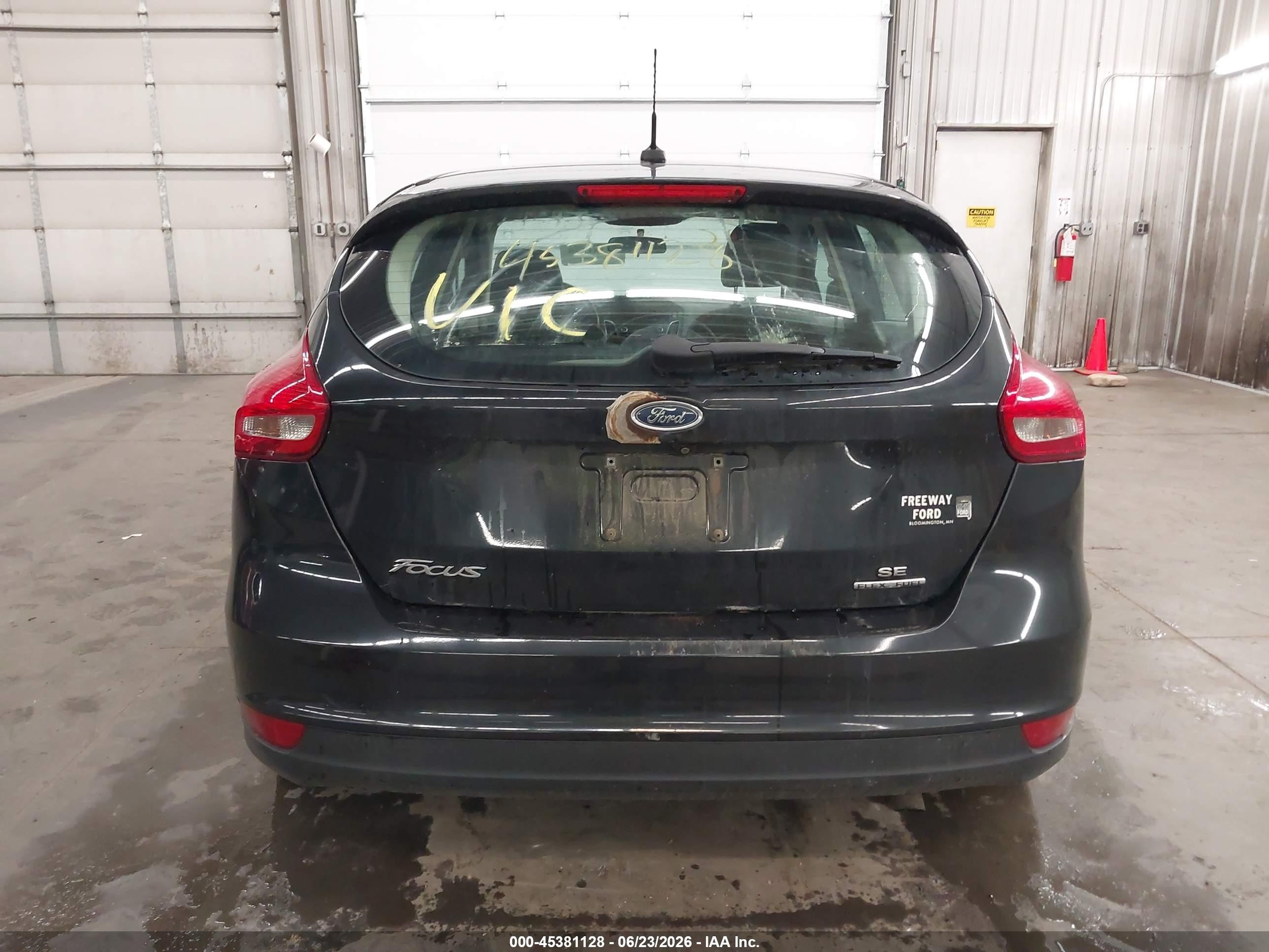 2015 Ford Focus Se Dark Blue vin: 1FADP3K29FL375122