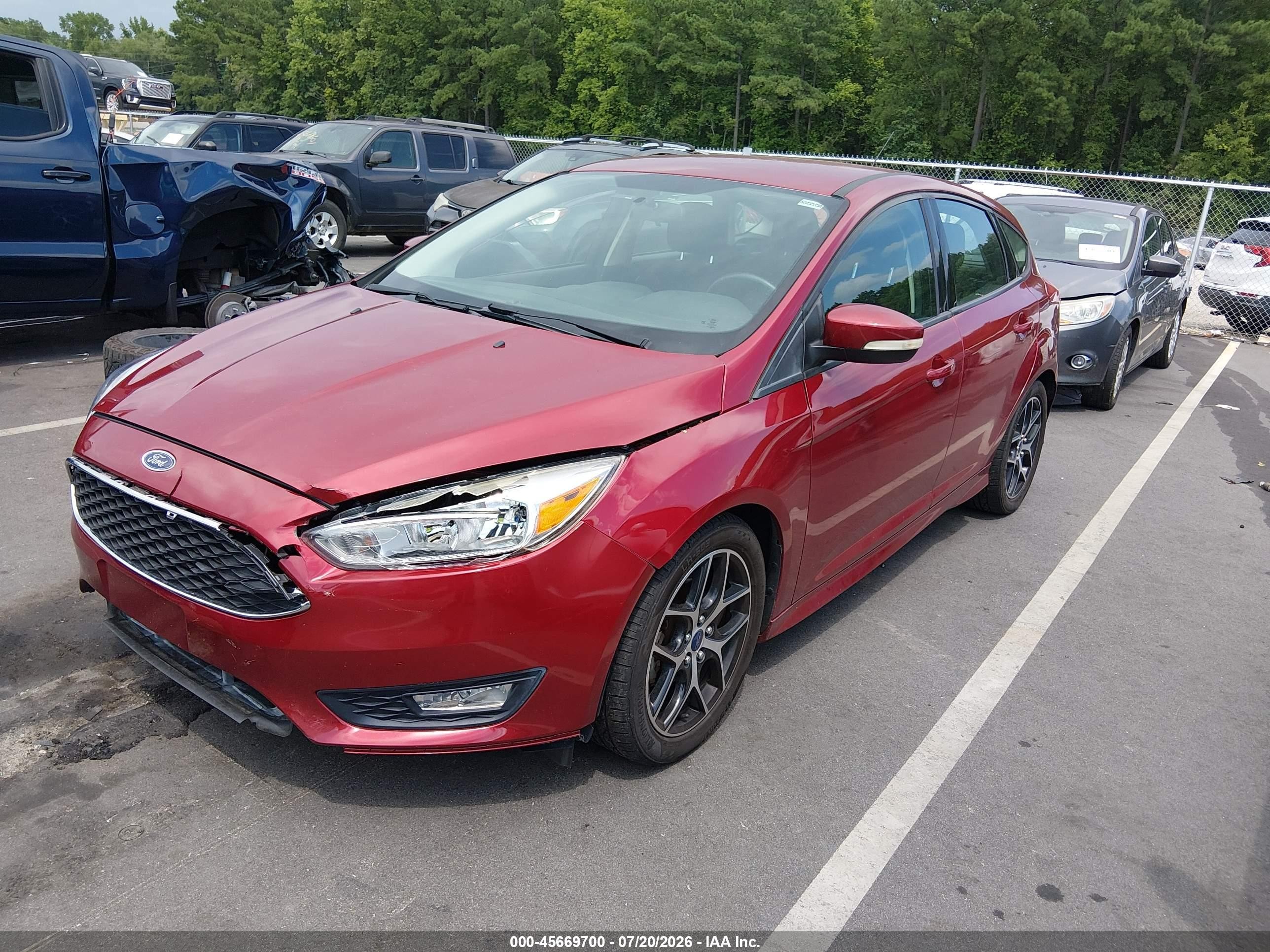 2015 Ford Focus Se Red vin: 1FADP3K29FL385780