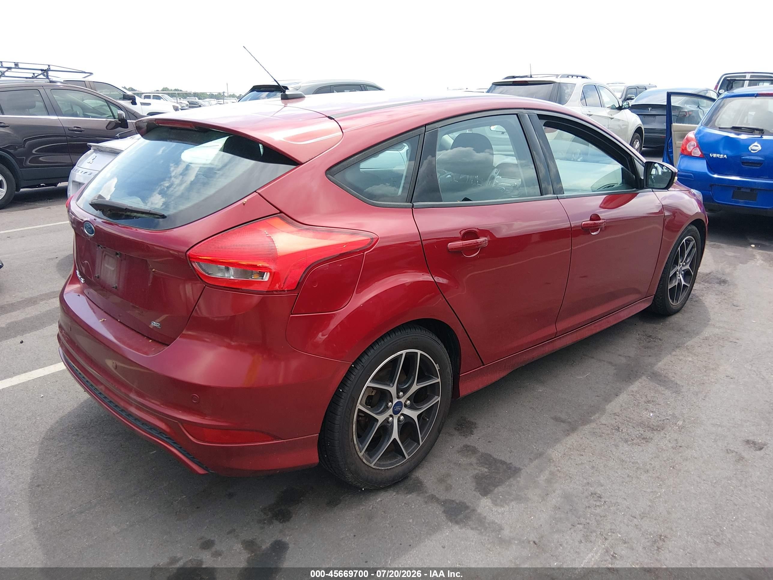 2015 Ford Focus Se Red vin: 1FADP3K29FL385780