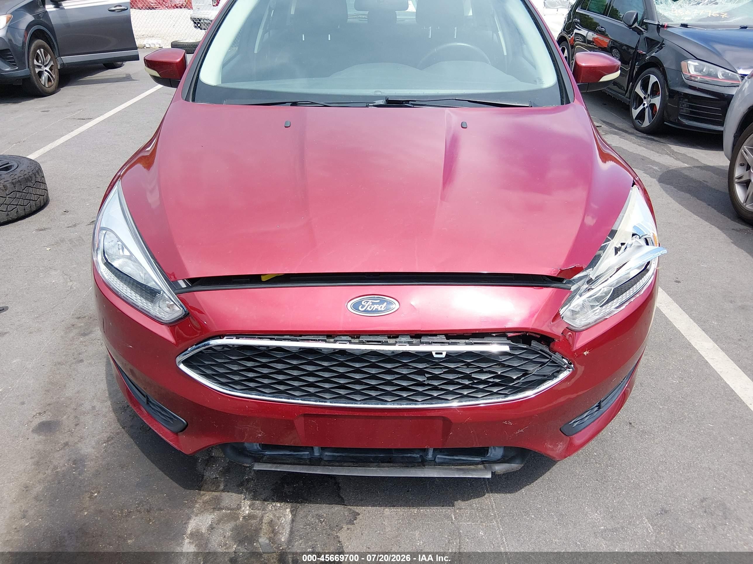 2015 Ford Focus Se Red vin: 1FADP3K29FL385780