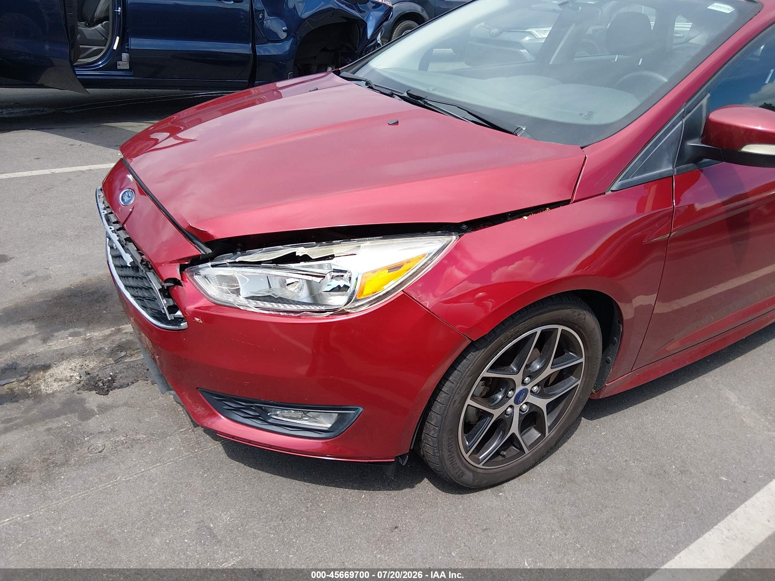 2015 Ford Focus Se Red vin: 1FADP3K29FL385780