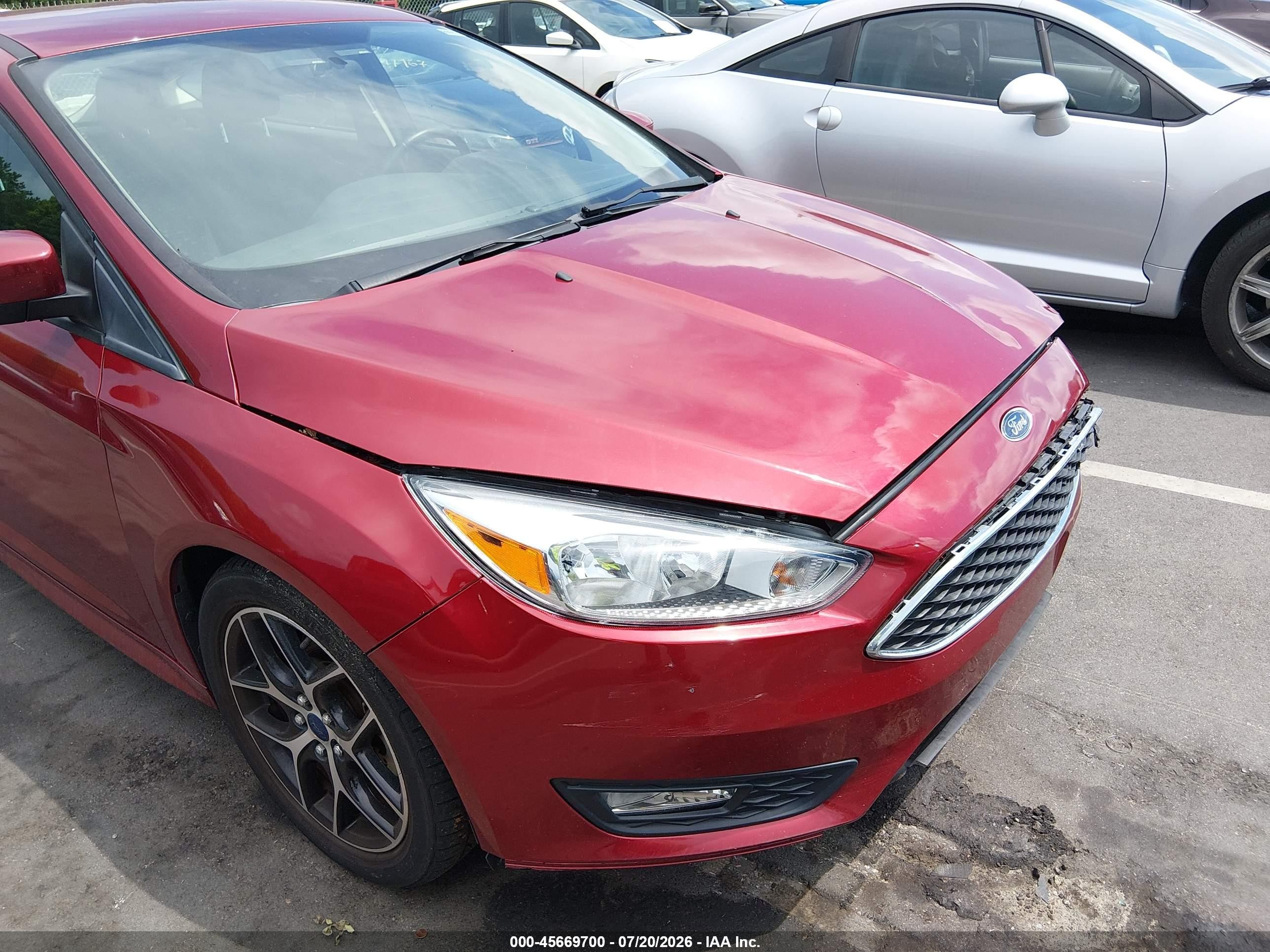 2015 Ford Focus Se Red vin: 1FADP3K29FL385780