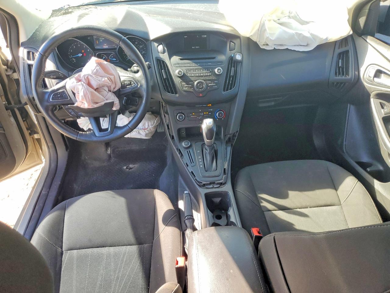 2015 Ford Focus Se Silver vin: 1FADP3K29FL387058