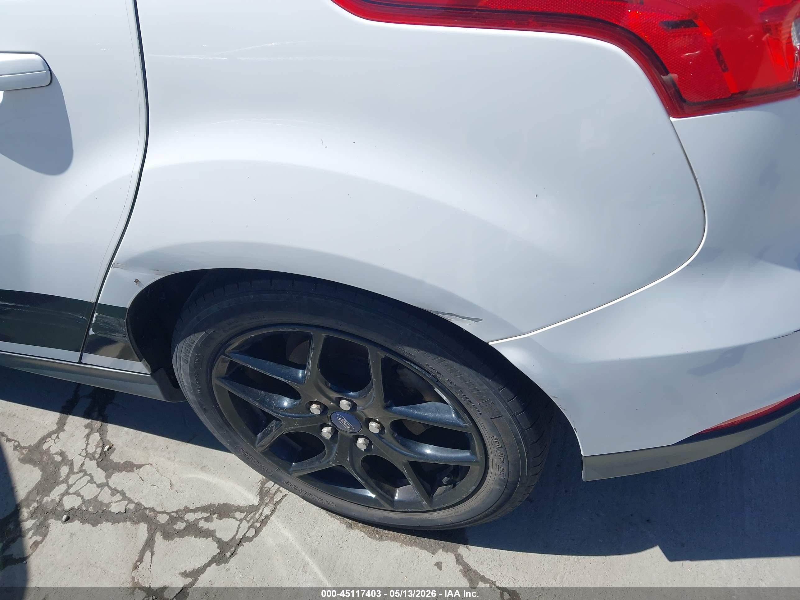 2016 Ford Focus Se White vin: 1FADP3K29GL209362