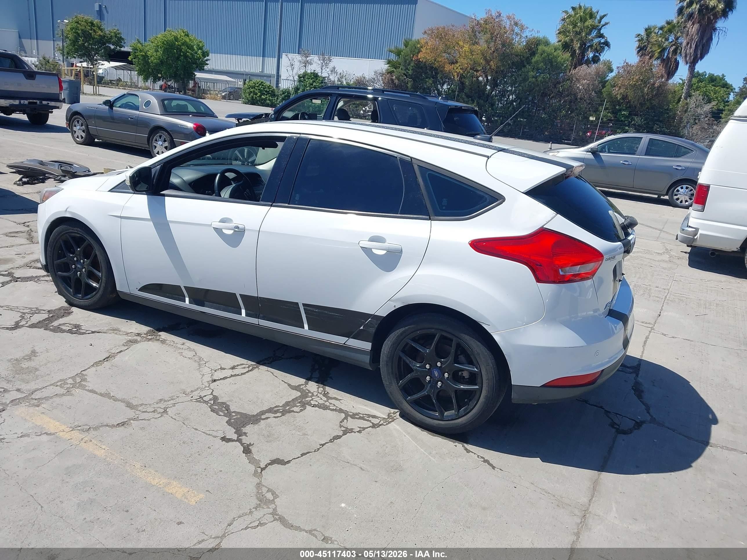 2016 Ford Focus Se White vin: 1FADP3K29GL209362