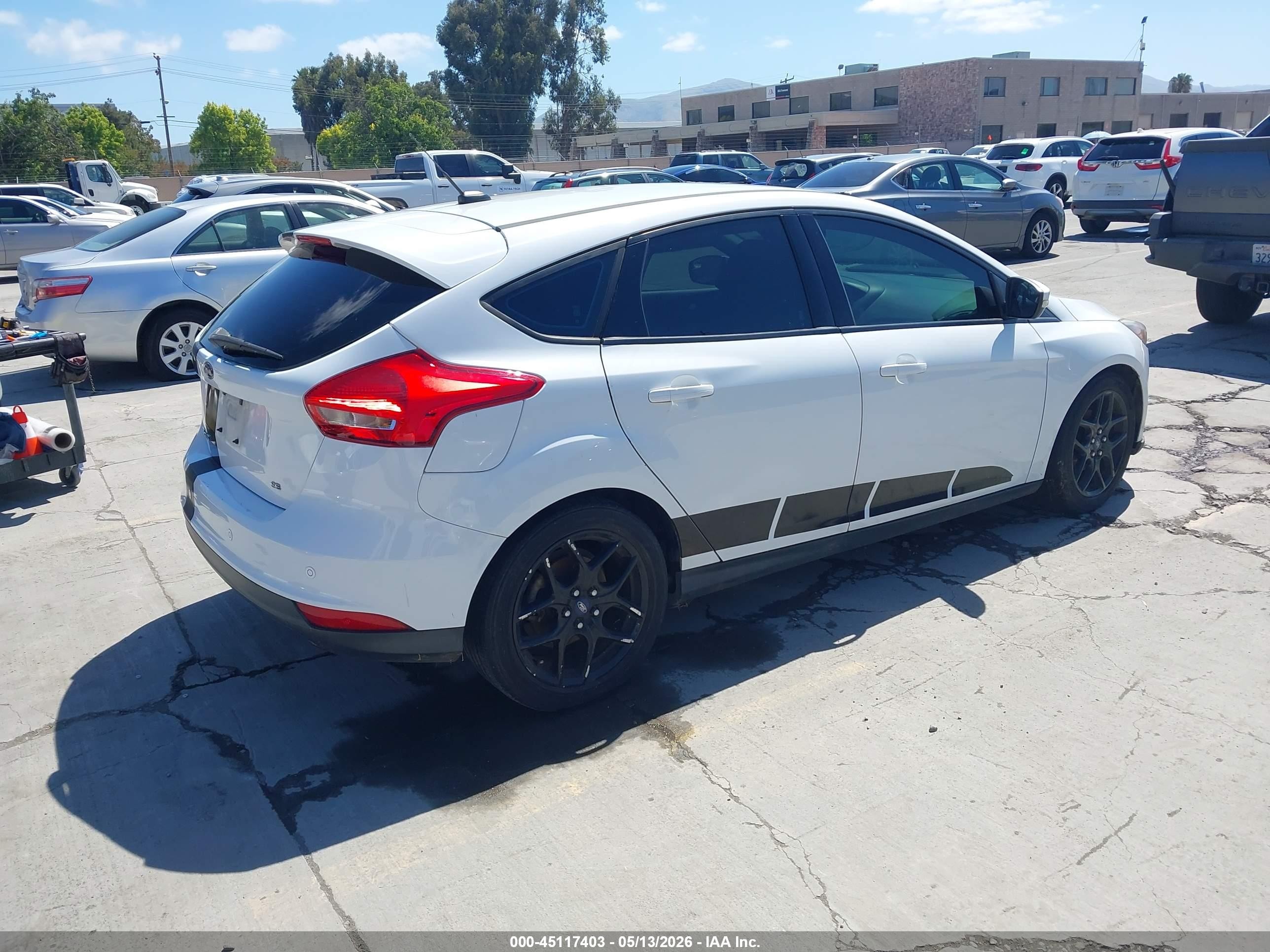 2016 Ford Focus Se White vin: 1FADP3K29GL209362