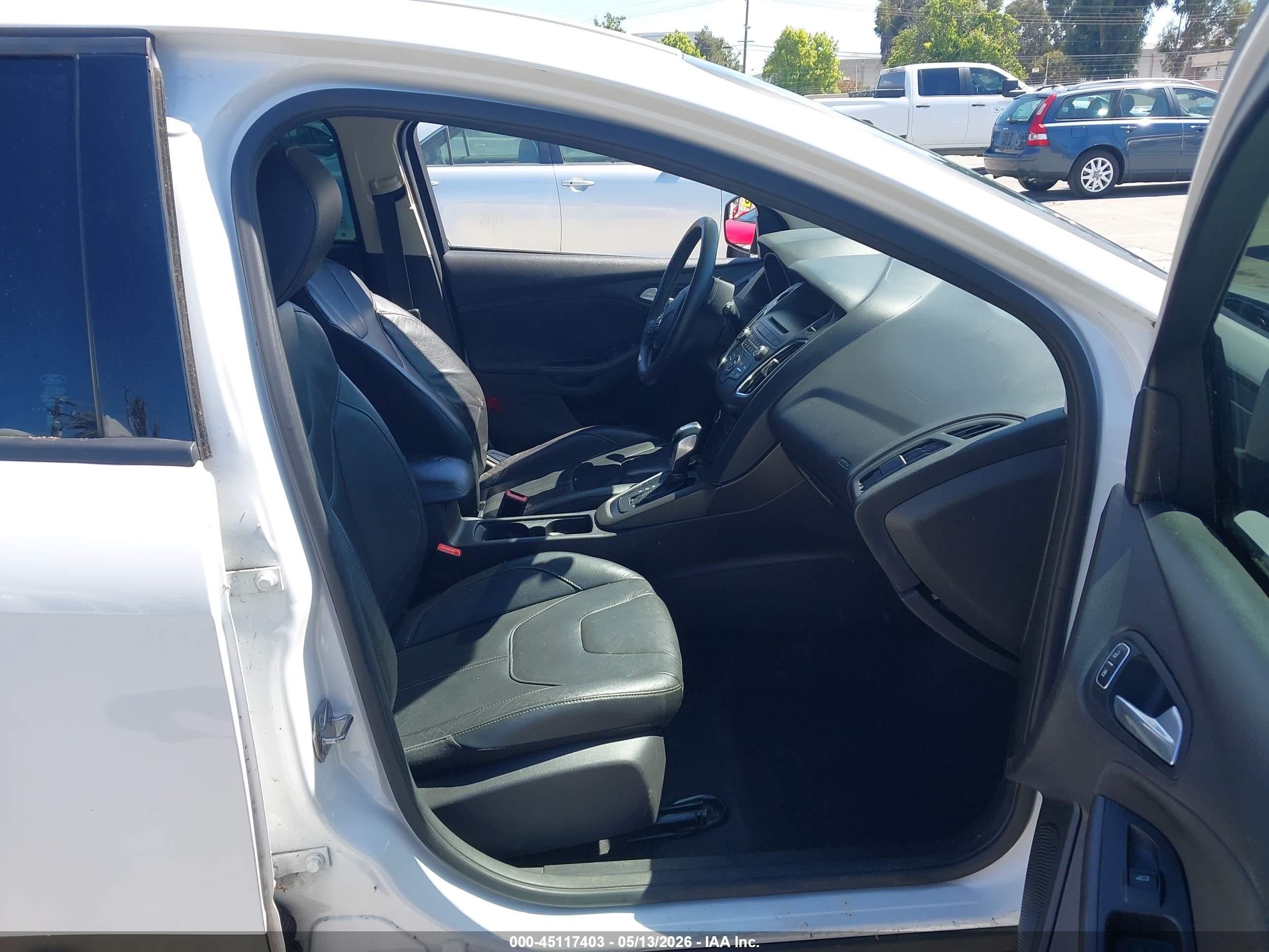 2016 Ford Focus Se White vin: 1FADP3K29GL209362
