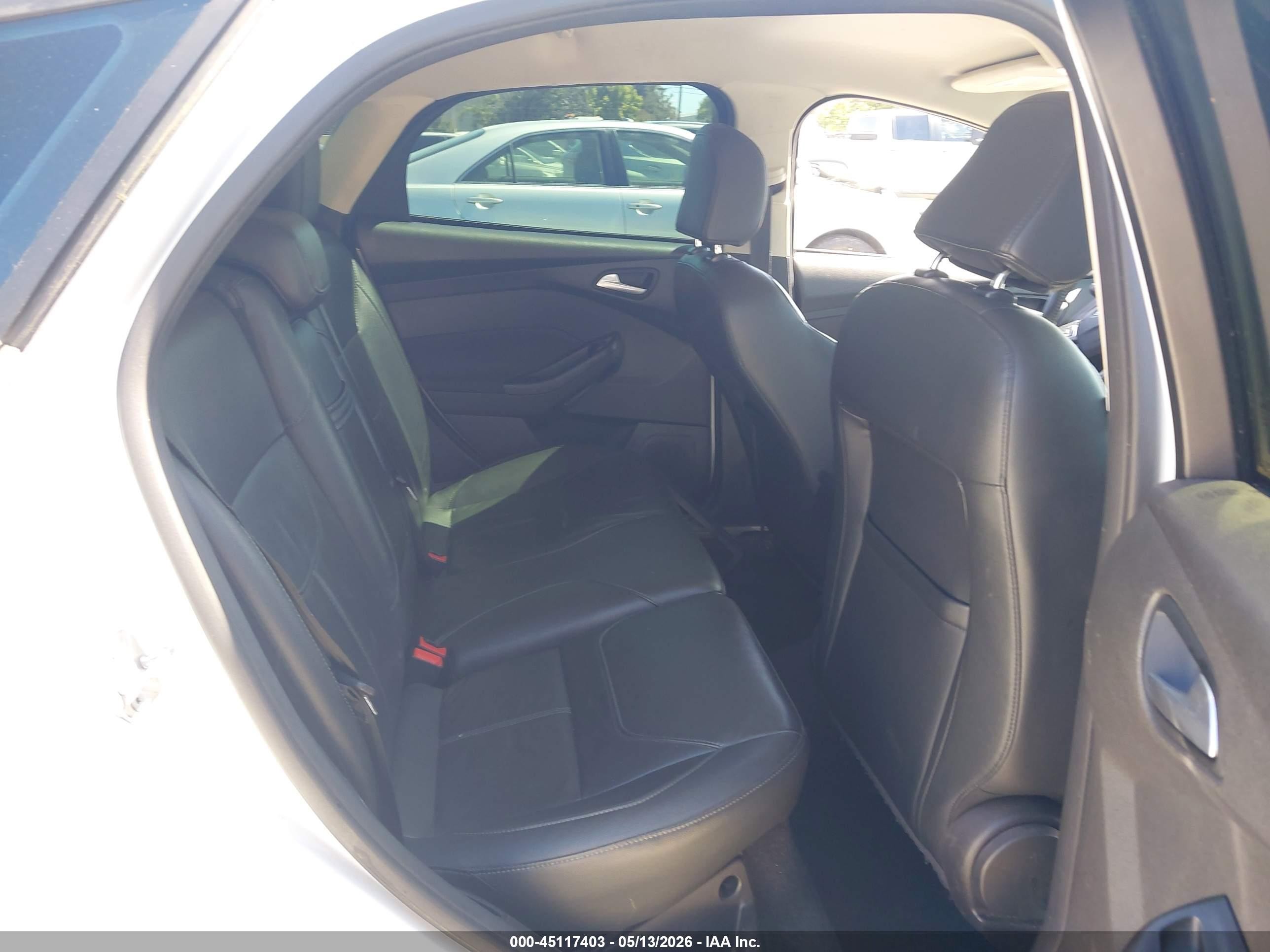 2016 Ford Focus Se White vin: 1FADP3K29GL209362