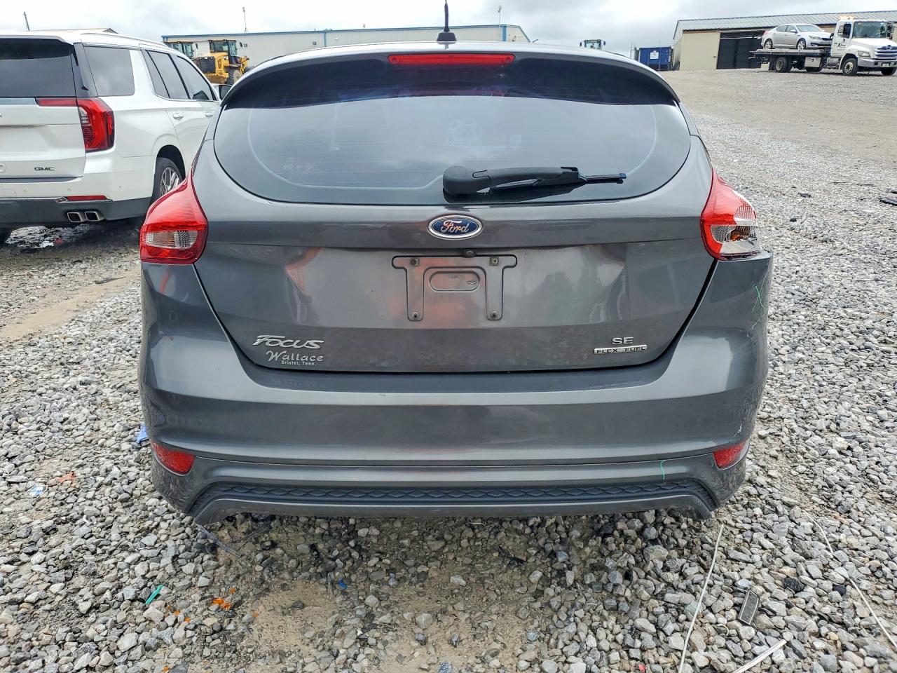 2016 Ford Focus Se Gray vin: 1FADP3K29GL257640