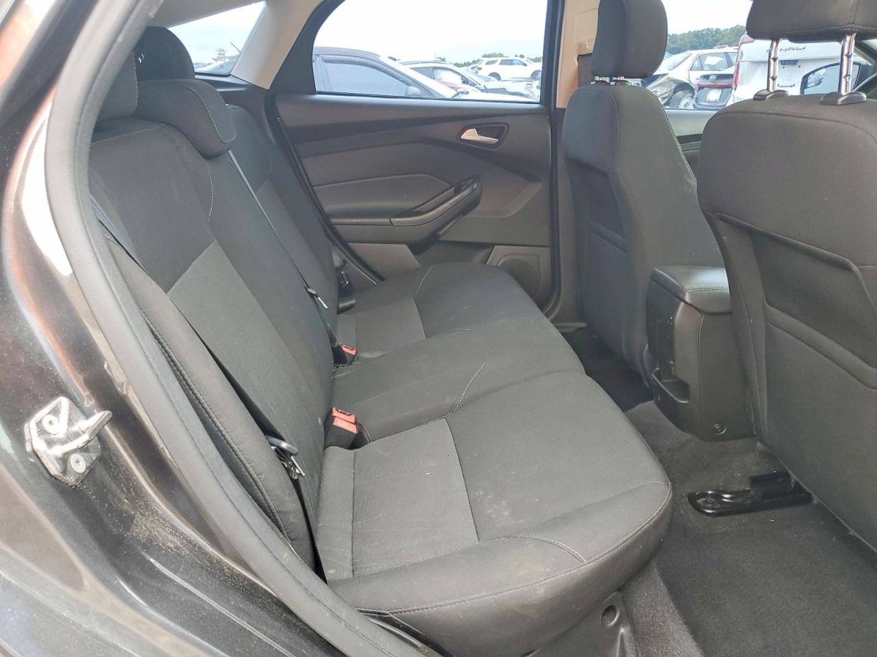 2016 Ford Focus Se Gray vin: 1FADP3K29GL257640