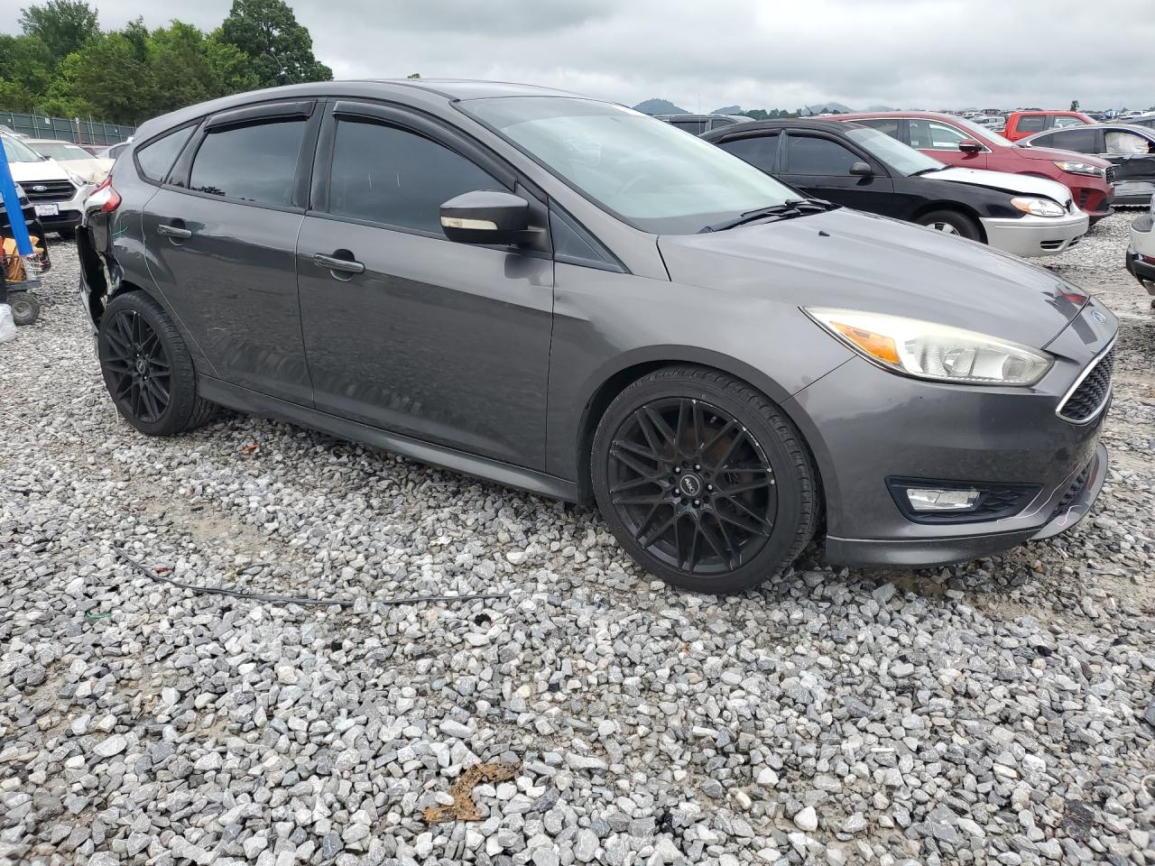 2016 Ford Focus Se Gray vin: 1FADP3K29GL257640