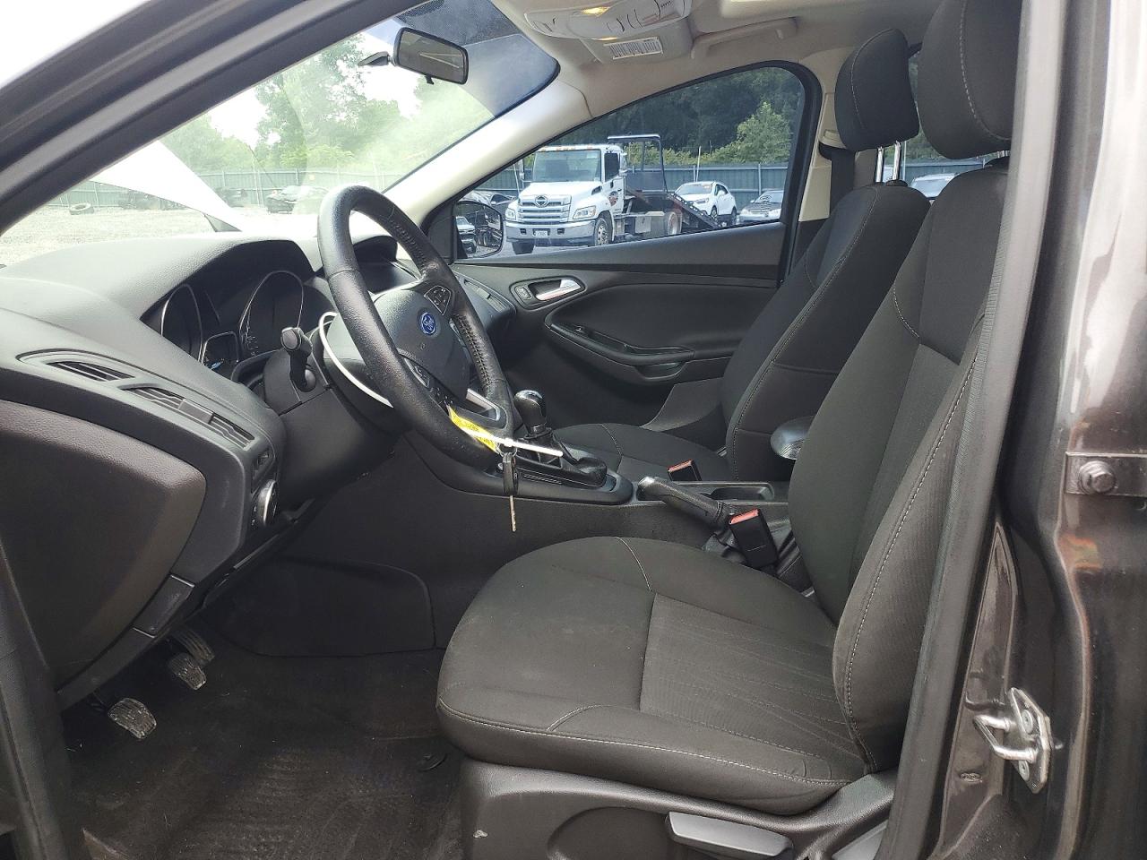 2016 Ford Focus Se Gray vin: 1FADP3K29GL257640
