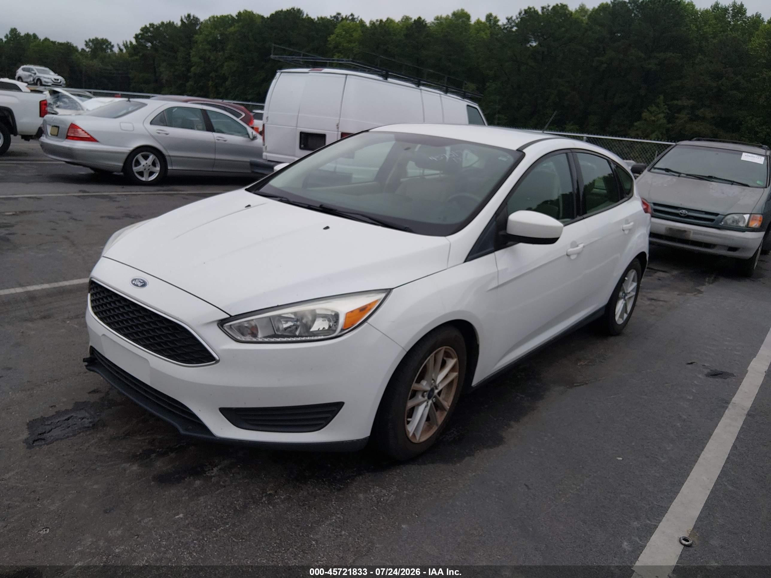 2018 Ford Focus Se Белый vin: 1FADP3K29JL226251