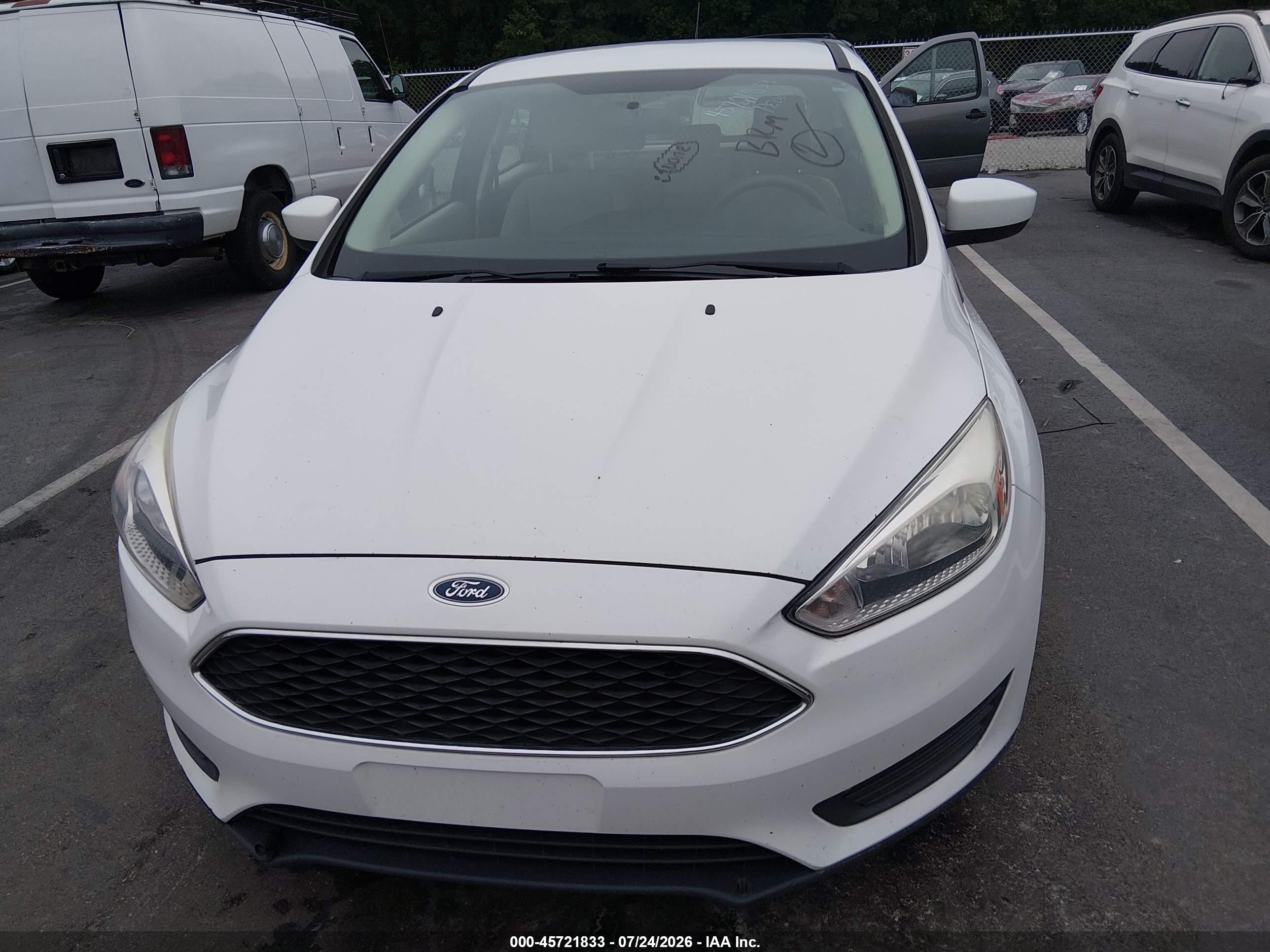 2018 Ford Focus Se Белый vin: 1FADP3K29JL226251