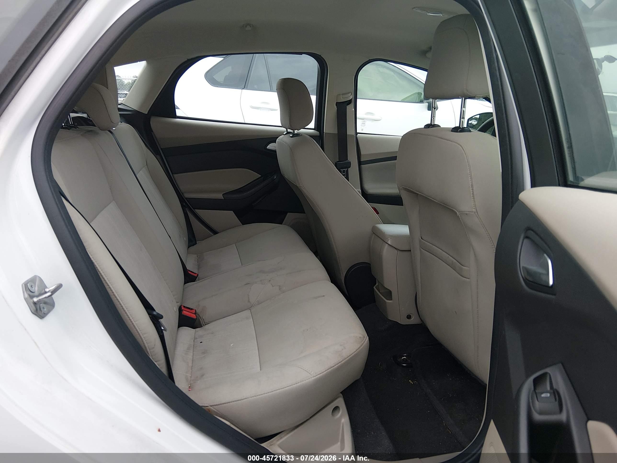 2018 Ford Focus Se Белый vin: 1FADP3K29JL226251