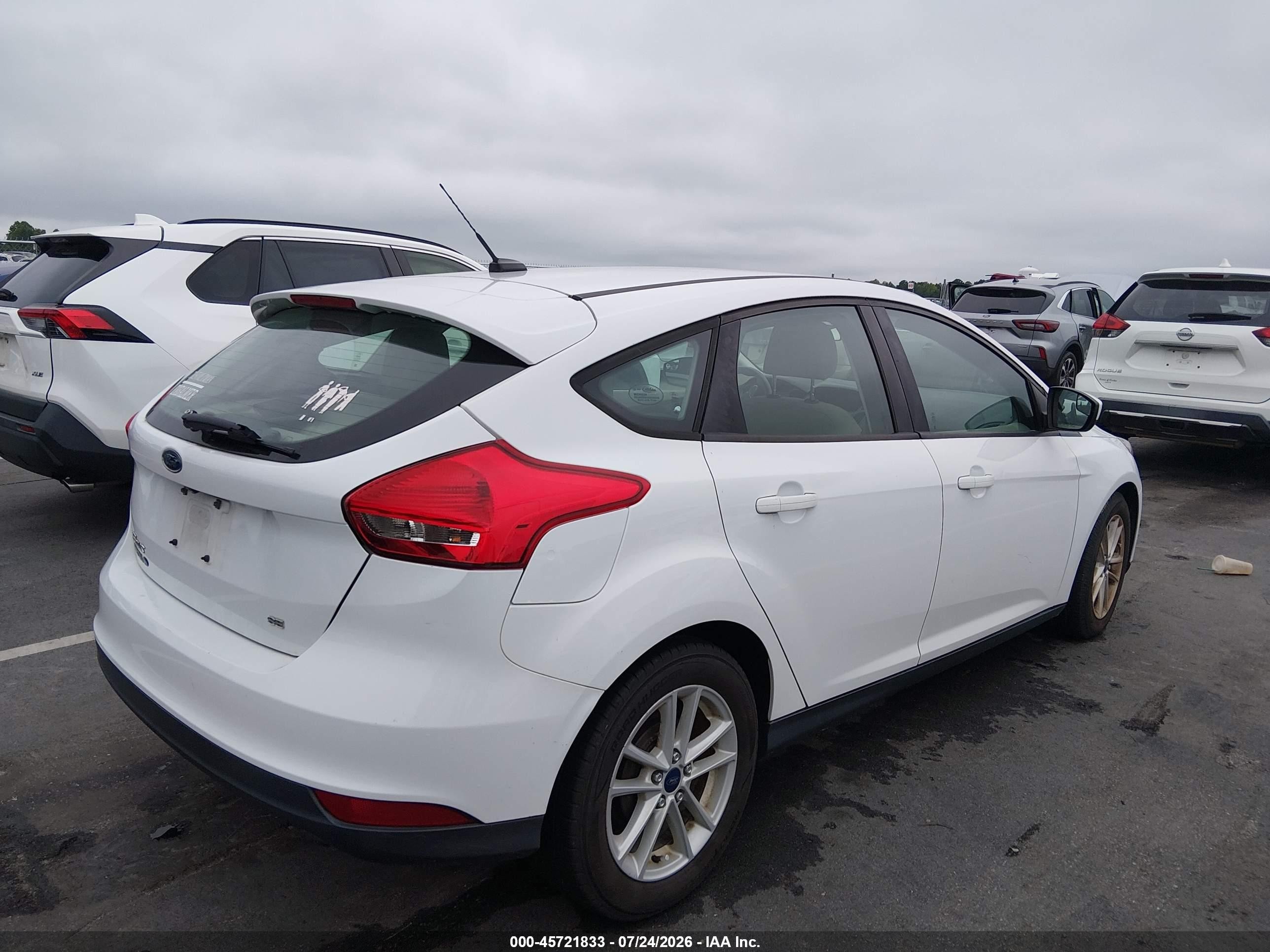 2018 Ford Focus Se Белый vin: 1FADP3K29JL226251