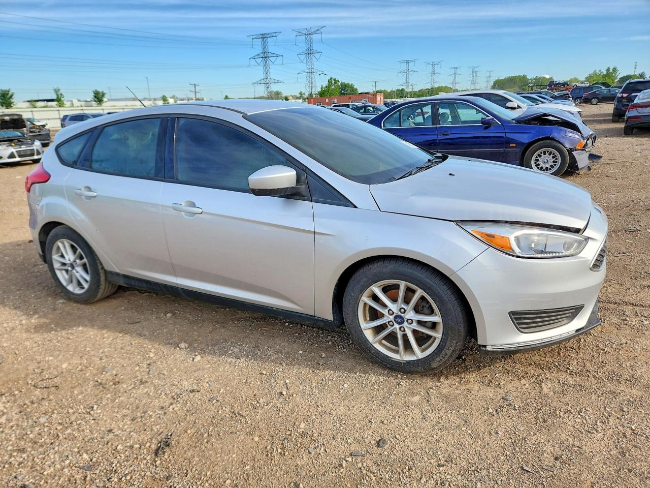 2018 Ford Focus Se Silver vin: 1FADP3K29JL257192
