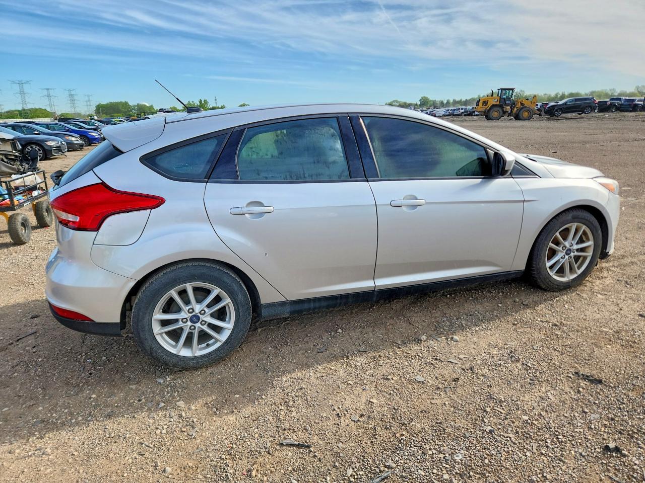2018 Ford Focus Se Silver vin: 1FADP3K29JL257192