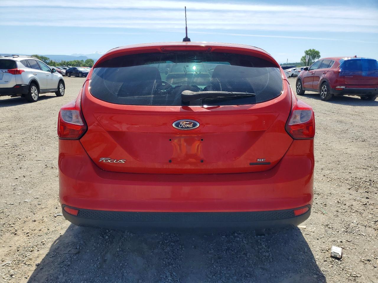 2013 Ford Focus Se Красный vin: 1FADP3K2XDL379774