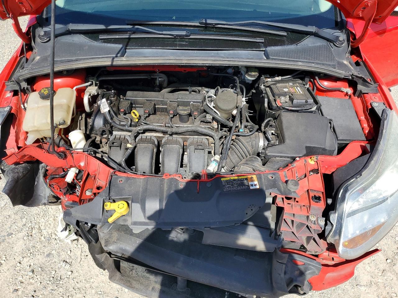 2013 Ford Focus Se Красный vin: 1FADP3K2XDL379774